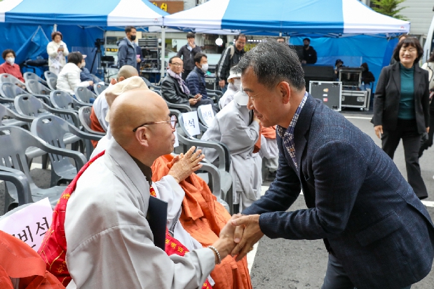 빮  ...