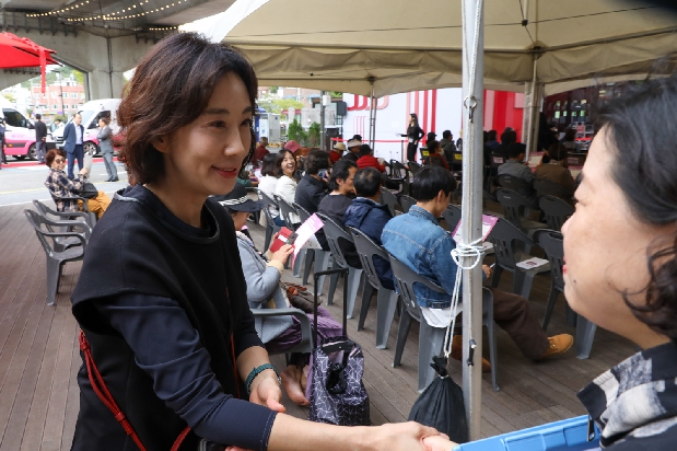 빮  ...