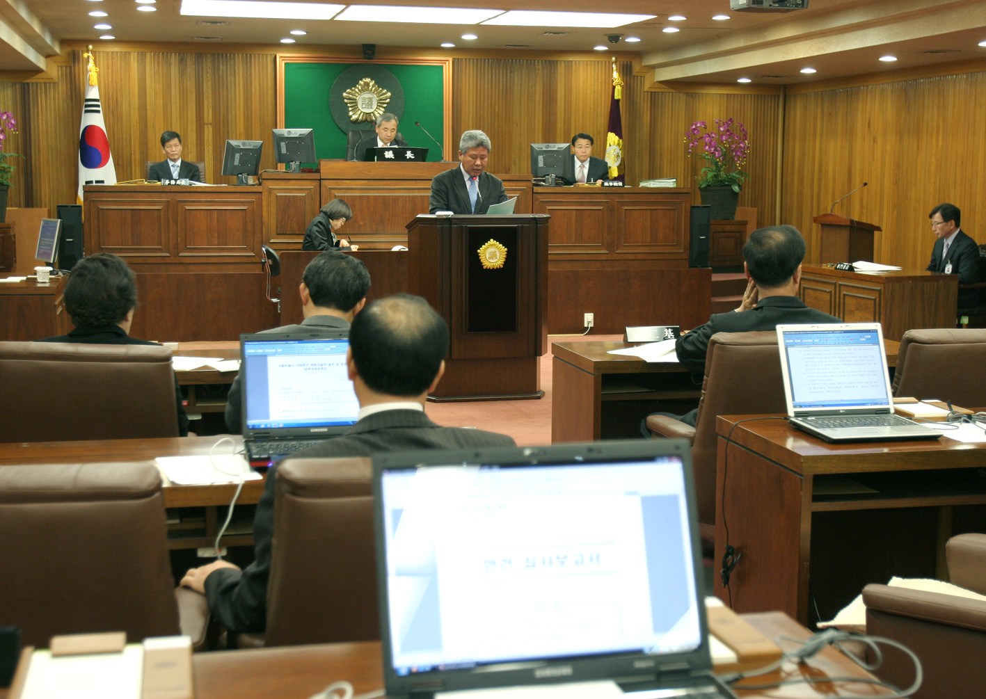 제185회 임시회 본회의 행정복지위원회 심사결과보고 1