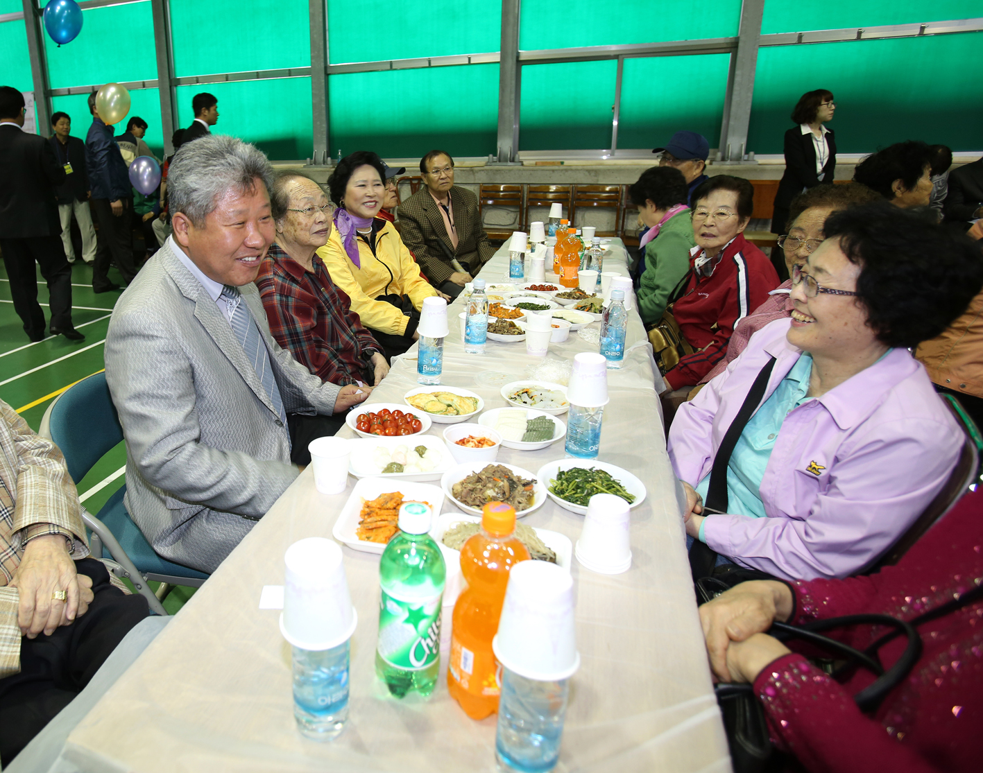 홍제3동 경로잔치 행사(홍제 배드민턴장) 1