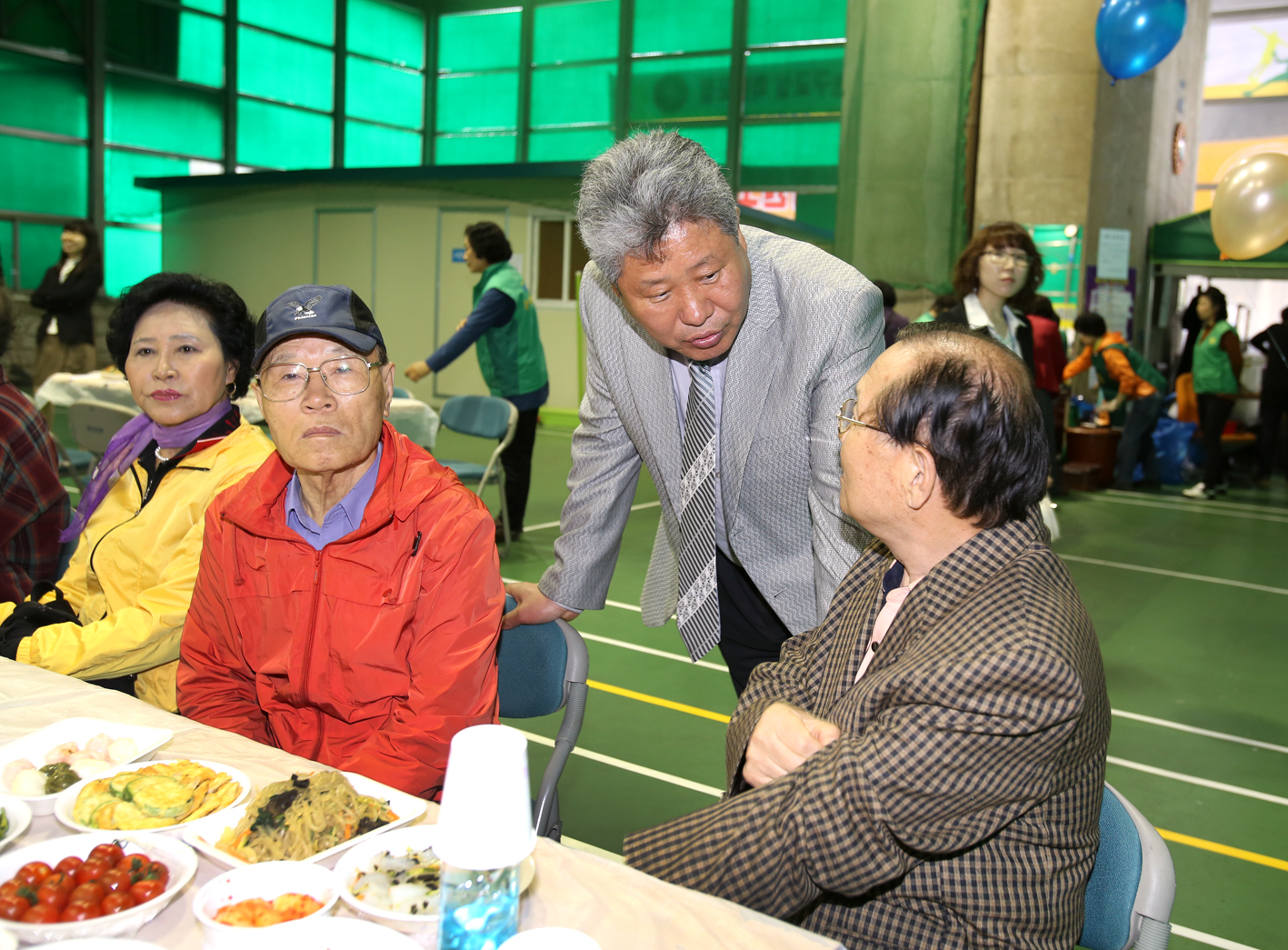 홍제3동 경로잔치 행사(홍제 배드민턴장) 1