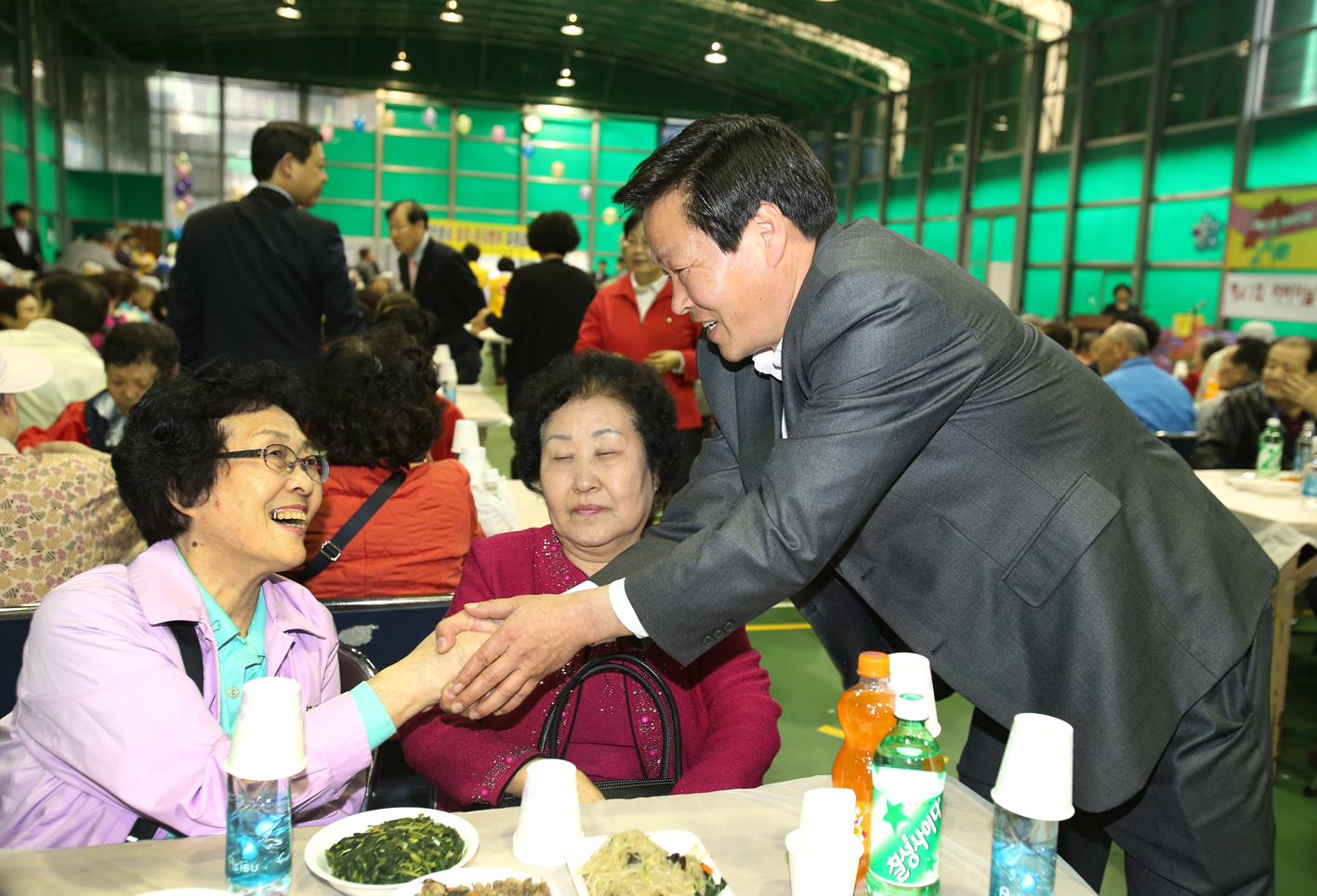 홍제3동 경로잔치 행사(홍제 배드민턴장) 1