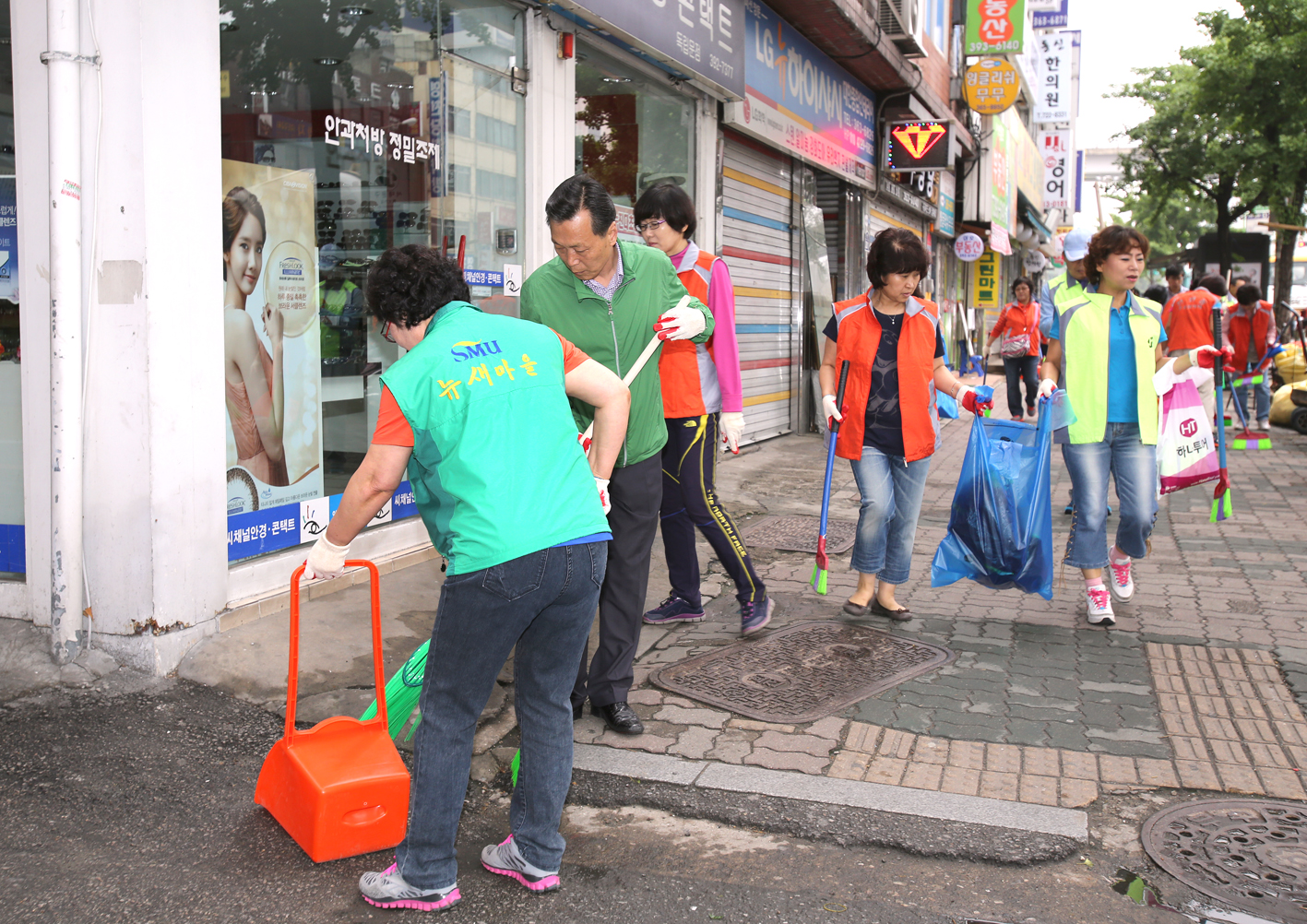 전통시장 활성화를 위한 현장시장실(영천시장 대청소) 1