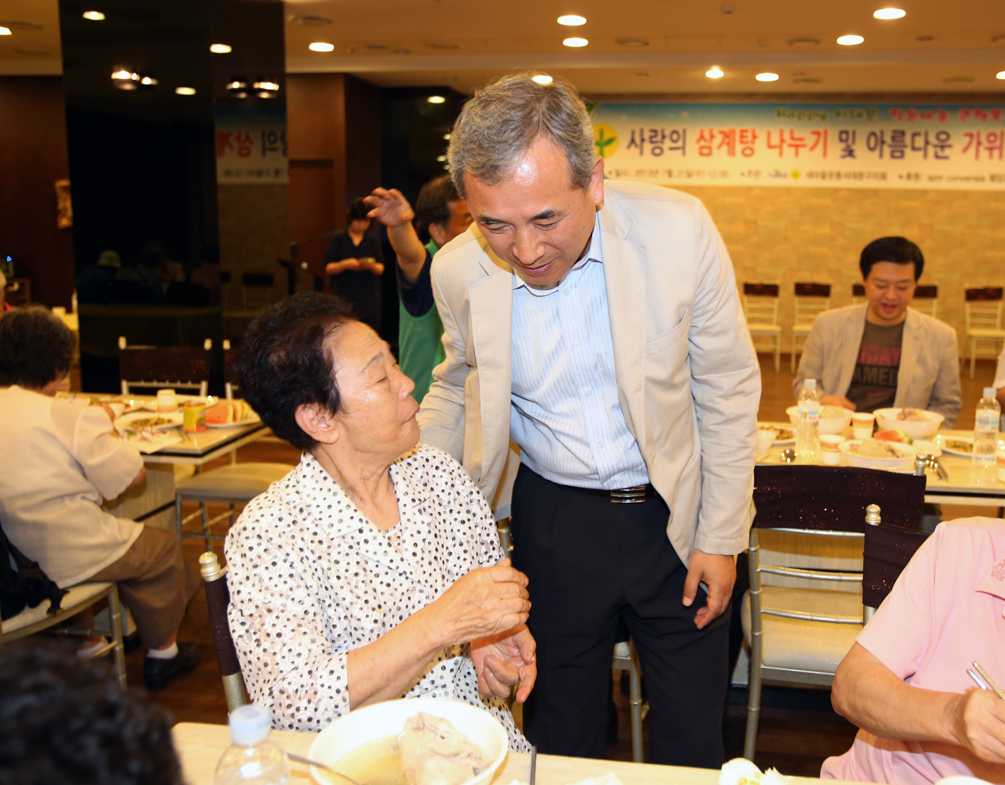 사랑의 삼계탕 나누기 및 아름다운 가위손 이.미용 봉사 1