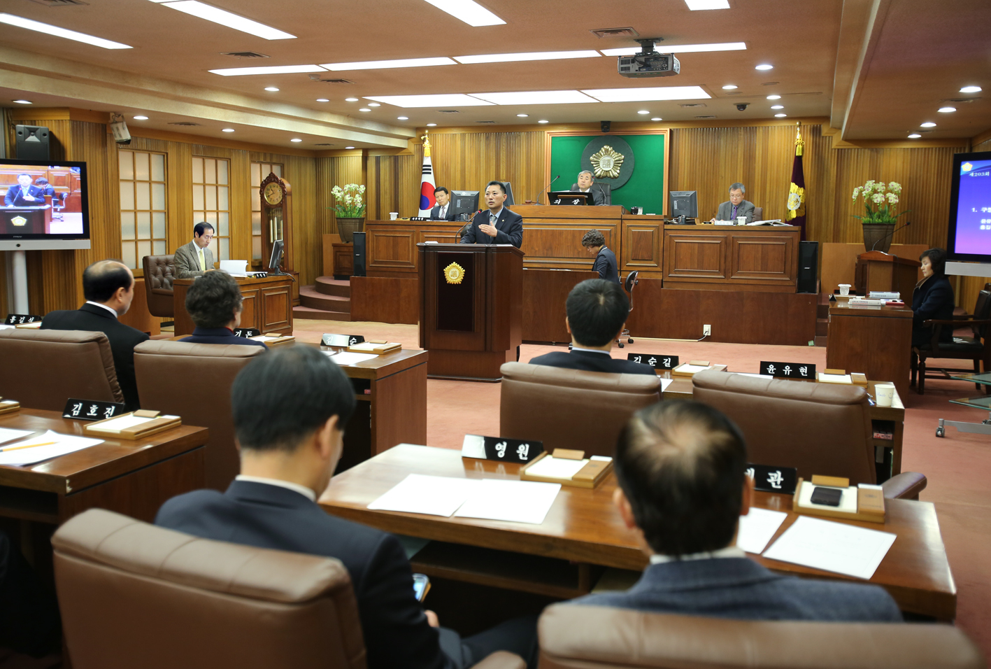 제203회 임시회 제2차 본회의 구정질문(윤유현 의원) 1