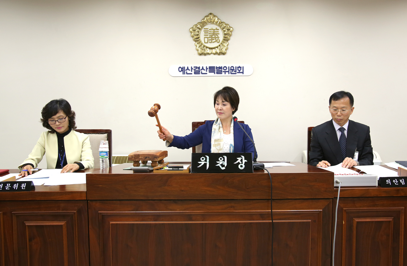 제210회 임시회 예산결산위원회 위원장 선출-박경희 위원장 1