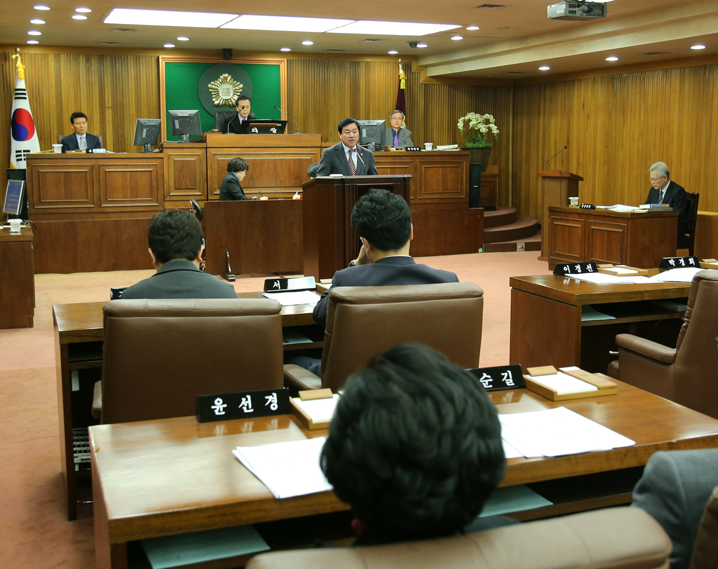 제212회 임시회 제2차 본회의 재정건설위원회 심사결과보고 1