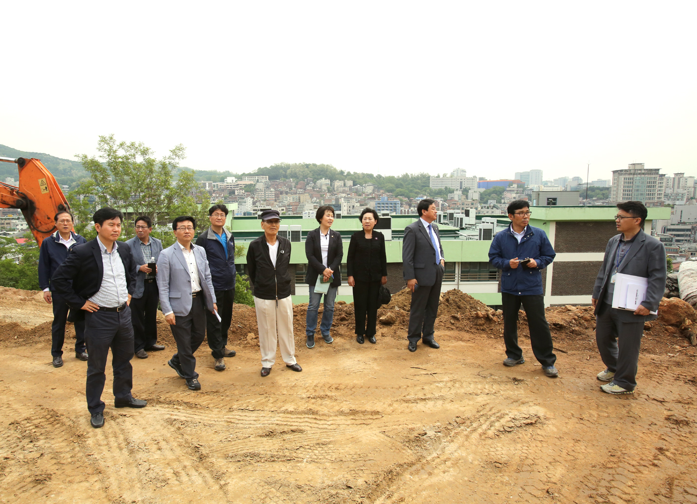 제215회 재정건설위원회 궁둥산 근린공원 연립주택 건립부지 현장방문 1