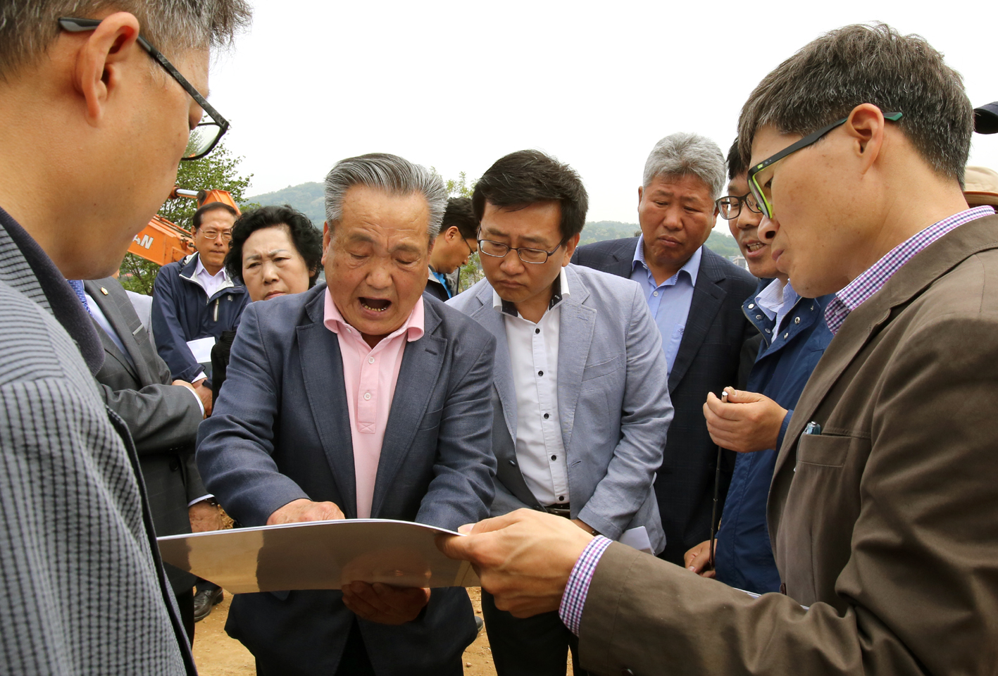 제215회 재정건설위원회 궁둥산 근린공원 연립주택 건립부지 현장방문 1