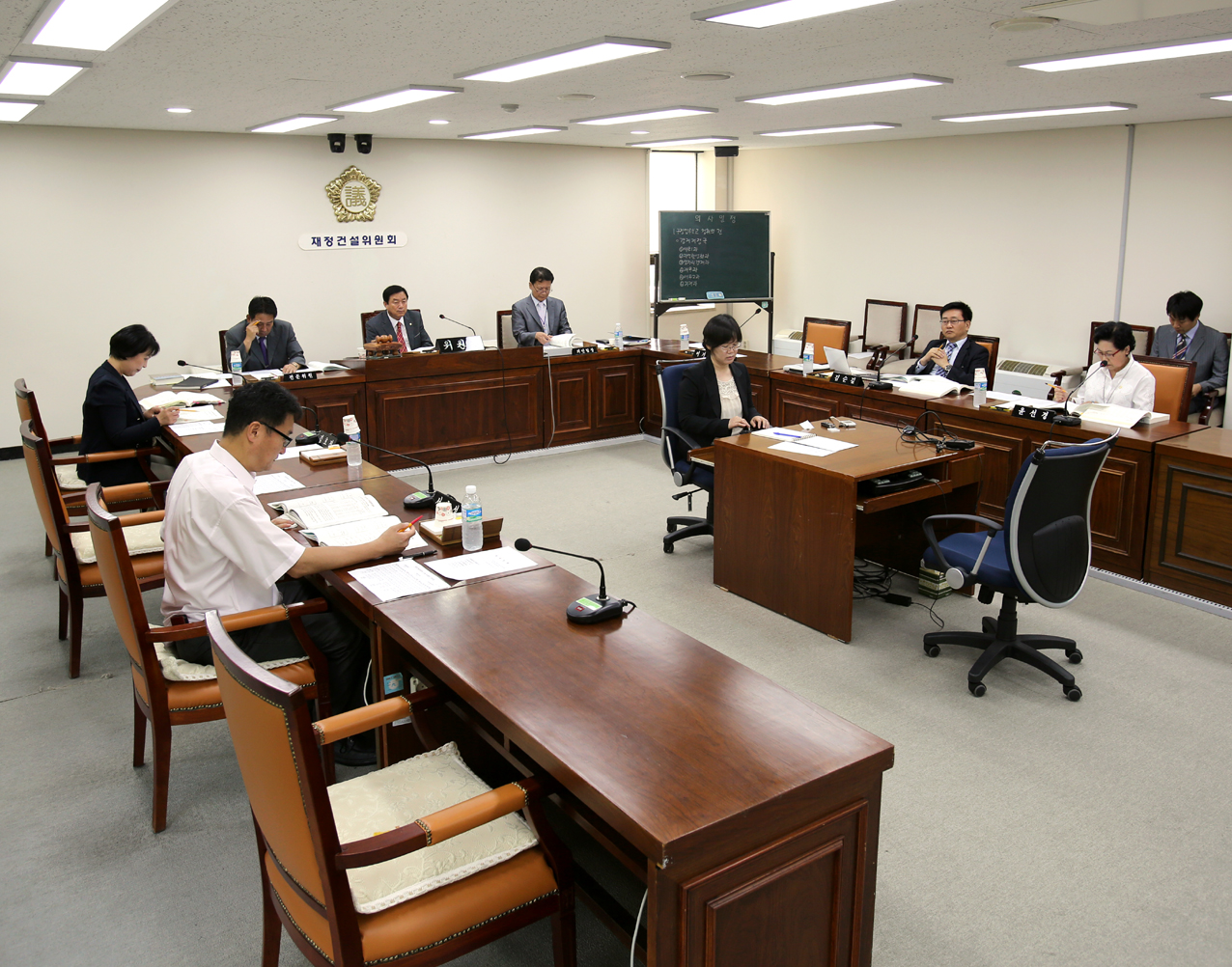 제216회 제1차 정례회 재정건설위원회 1