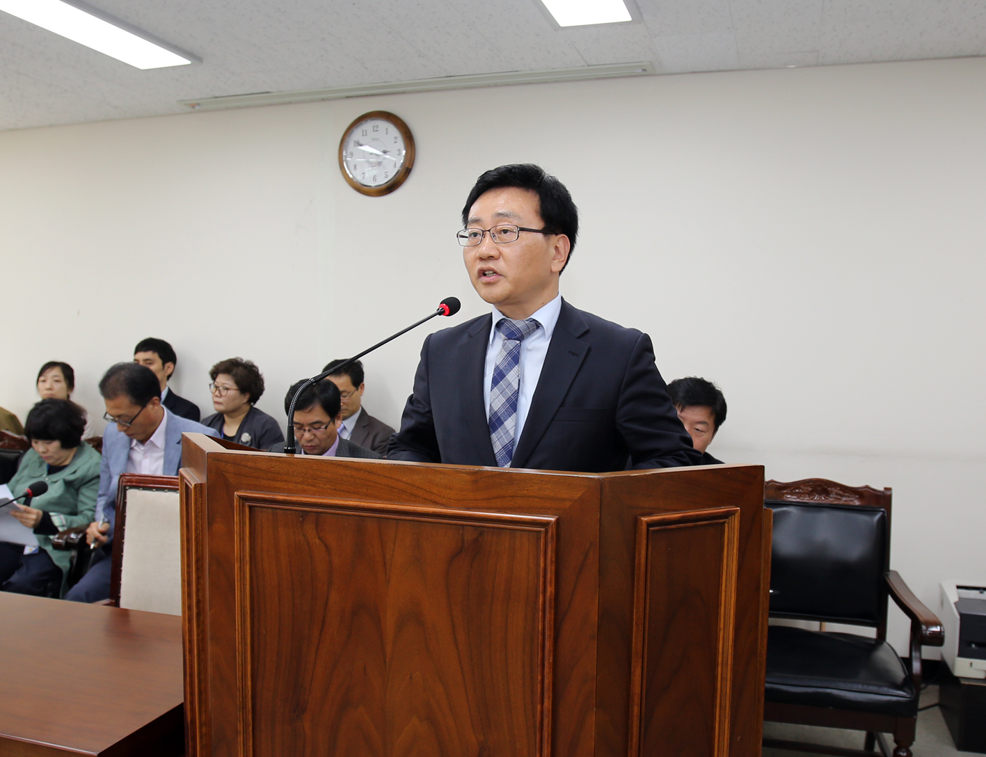 민간위탁 사무 점검 특별위원회 결과보고서 채택의 건 8