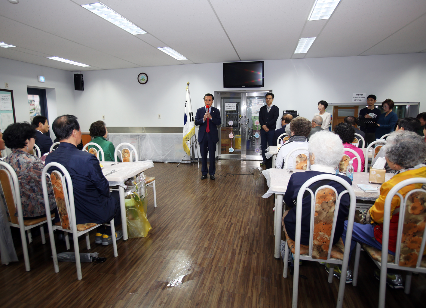 제44회 어버이날 기념  경로행사- 세상에서 가장귀한 사랑을 주신 어버이께 오래도록 건강하세요 5