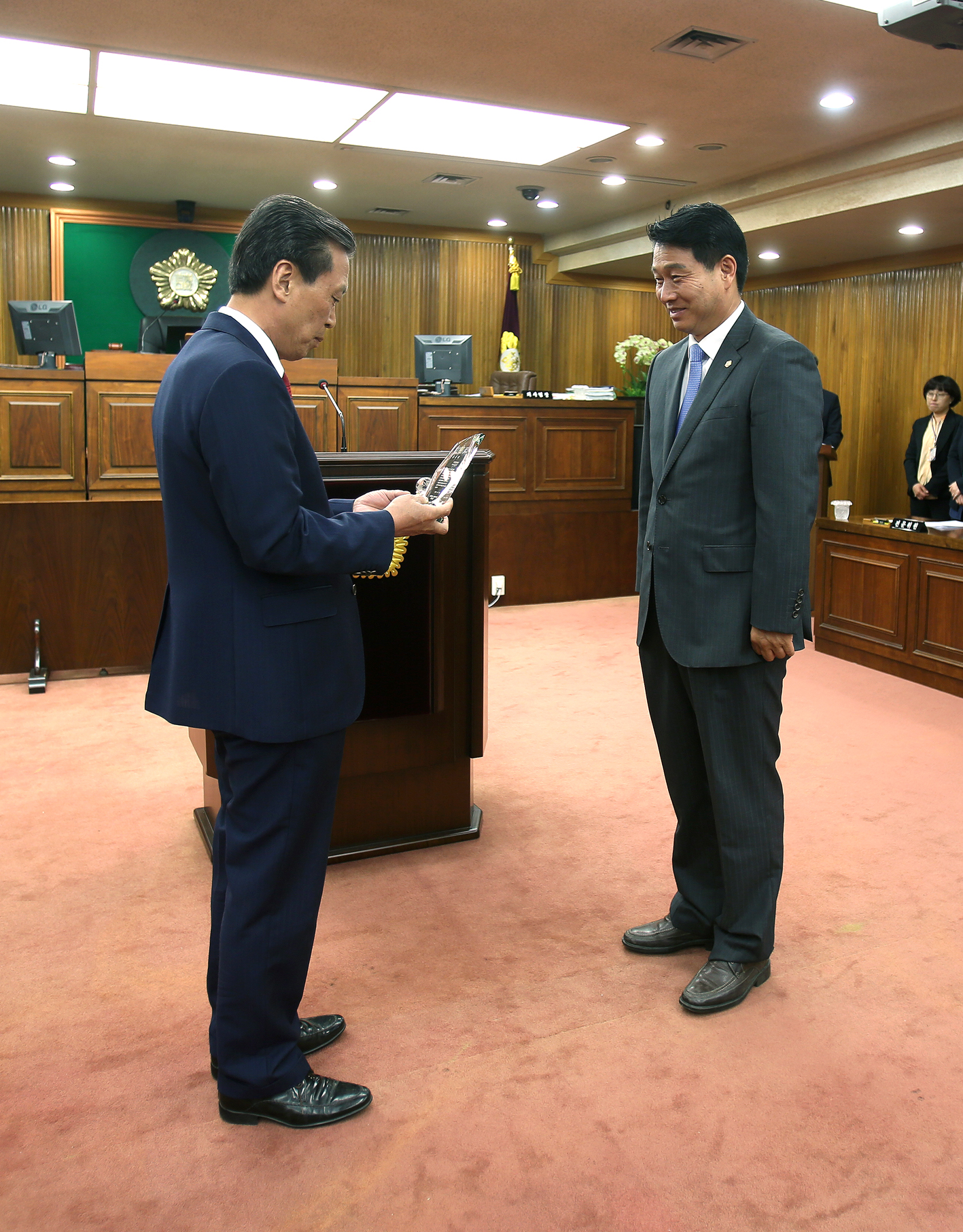 서울특별시 구의회의원 한마음체육대회 공로패 전달식-이진삼의원 1