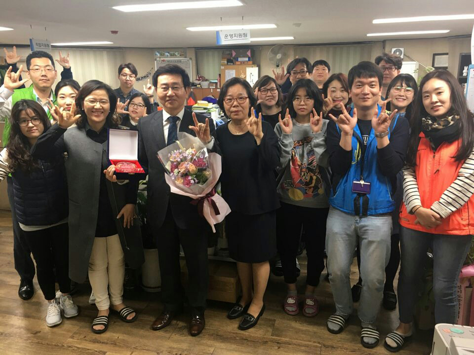 서울시 농아인협회 감사패 수여식(핸드폰 사진제공) 2