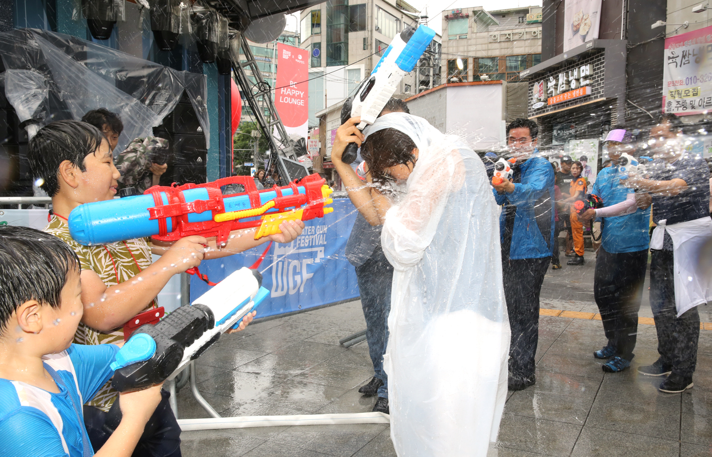 제6회 신촌 물총축제 개막식 13