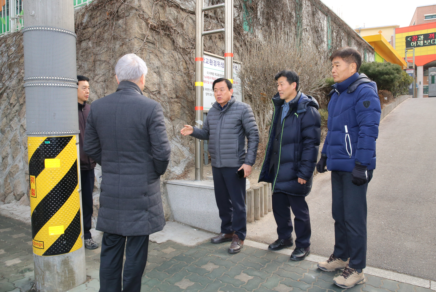 연희초등학교 입구 자로수 진입로 가각정비 및 차선구획 현장방문 1