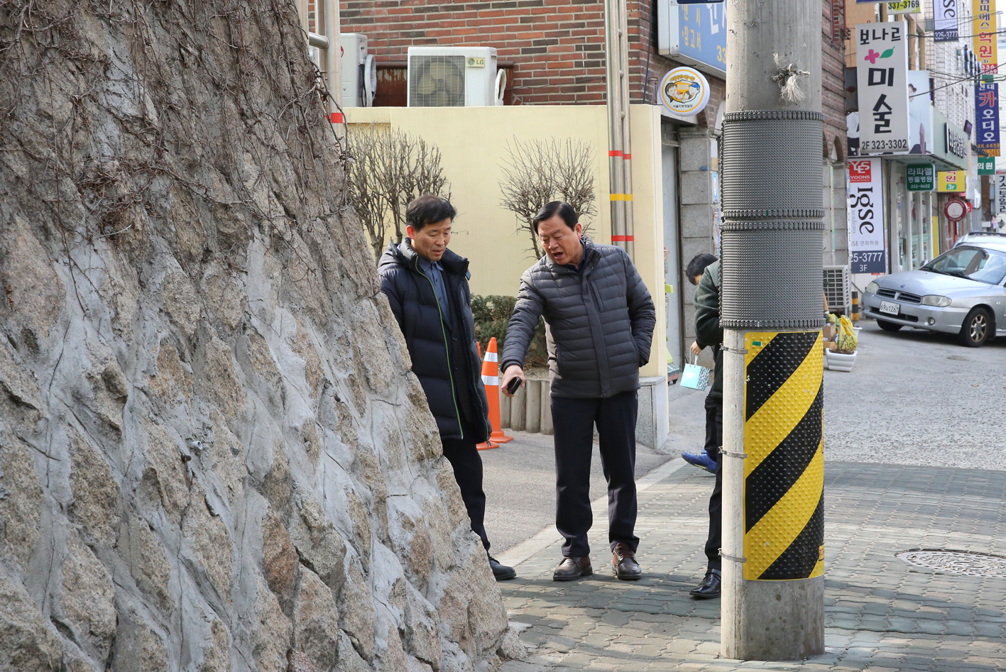 연희초등학교 입구 자로수 진입로 가각정비 및 차선구획 현장방문 2