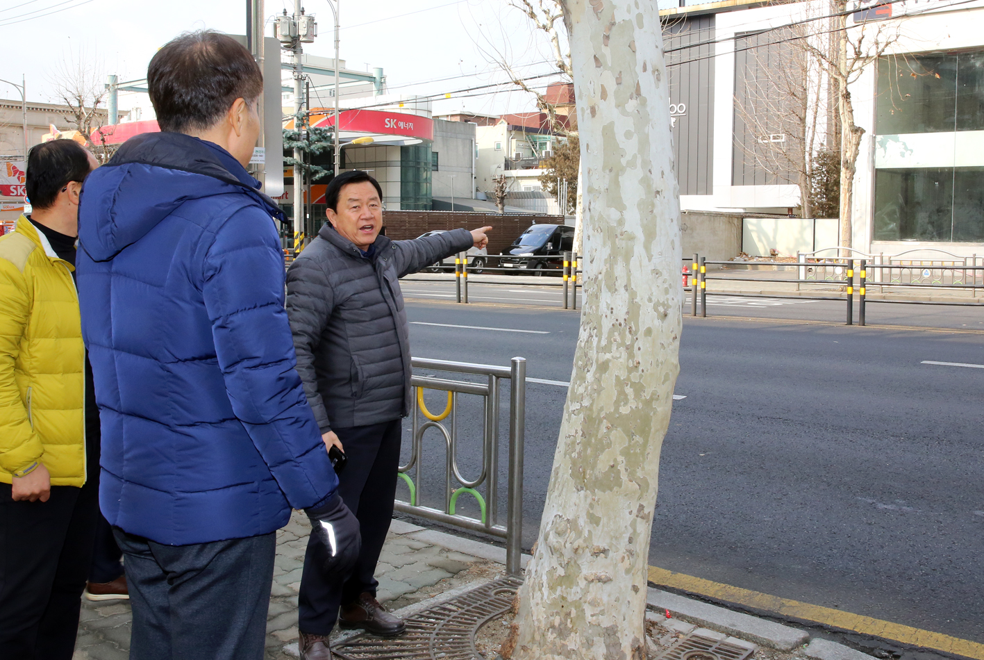 연희초등학교 입구 자로수 진입로 가각정비 및 차선구획 현장방문 3