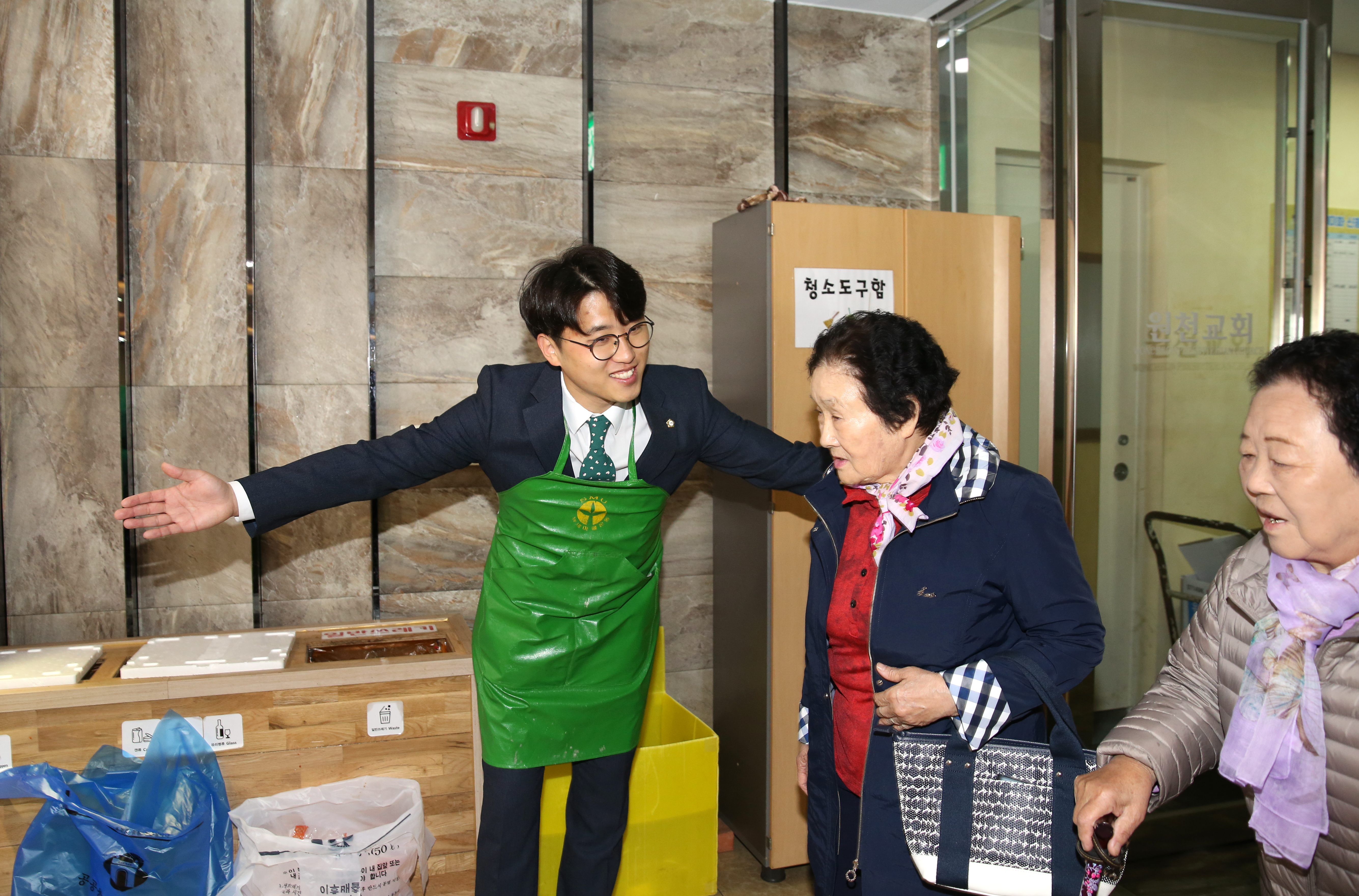 어르신과 함께하는 사랑의 삼계탕나누기 및 이 미용 봉사활동 19