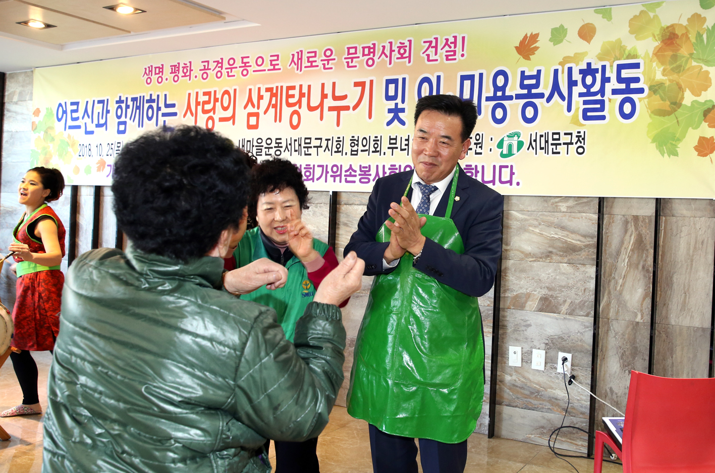 어르신과 함께하는 사랑의 삼계탕나누기 및 이 미용 봉사활동 31