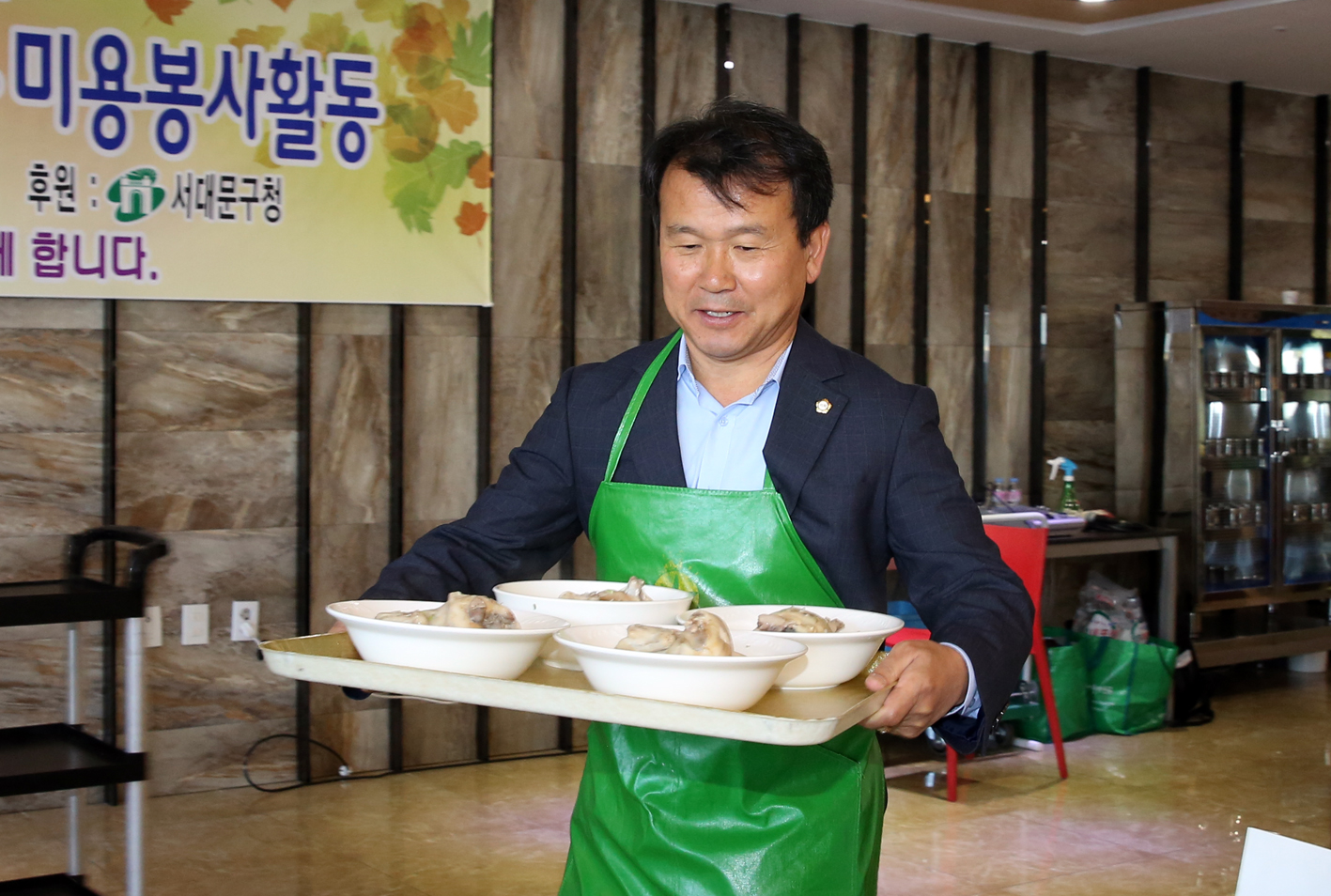 어르신과 함께하는 사랑의 삼계탕나누기 및 이 미용 봉사활동 37
