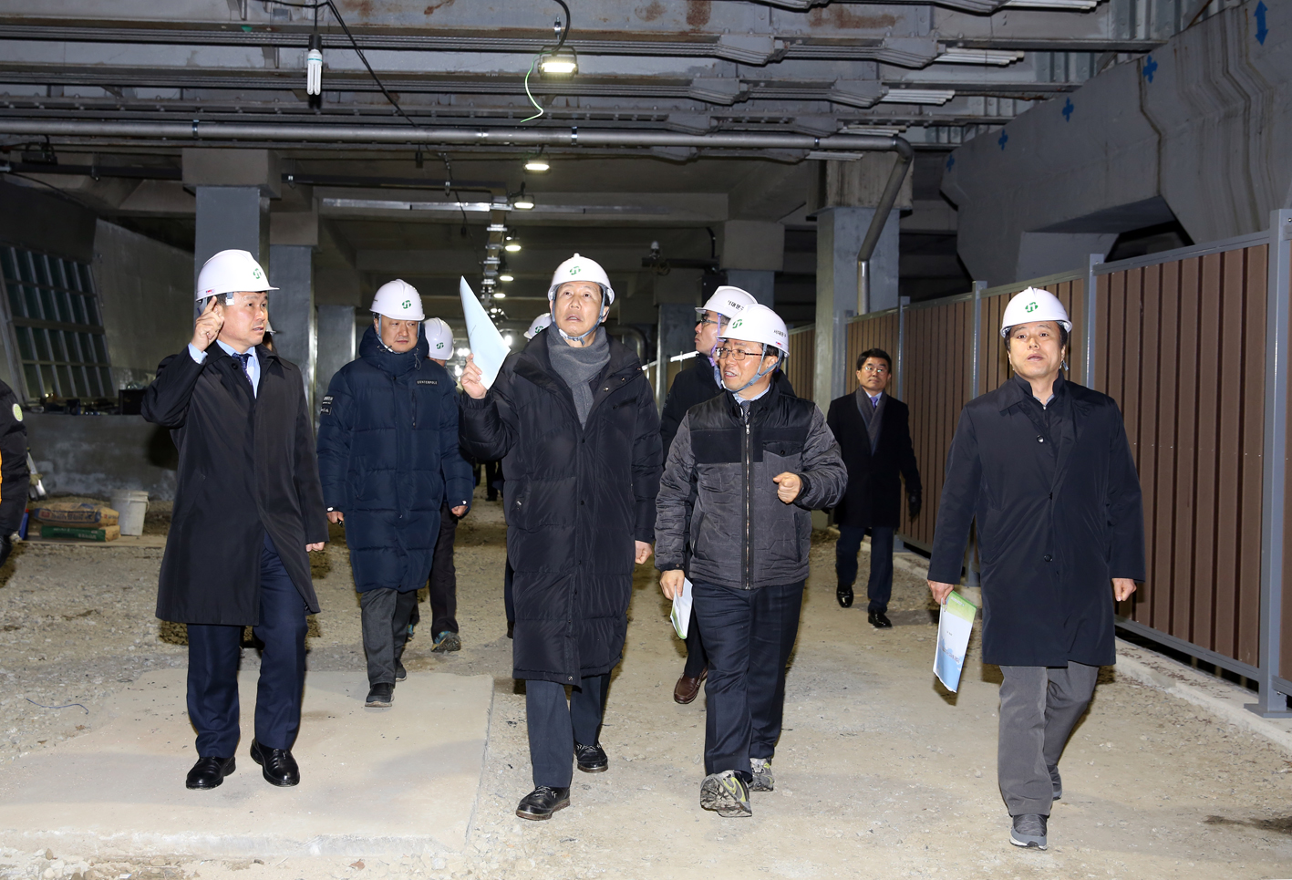 제249회 제2차 임시회 재정건설위원회-단절된 홍제천 구간 산책로 현장방문 9