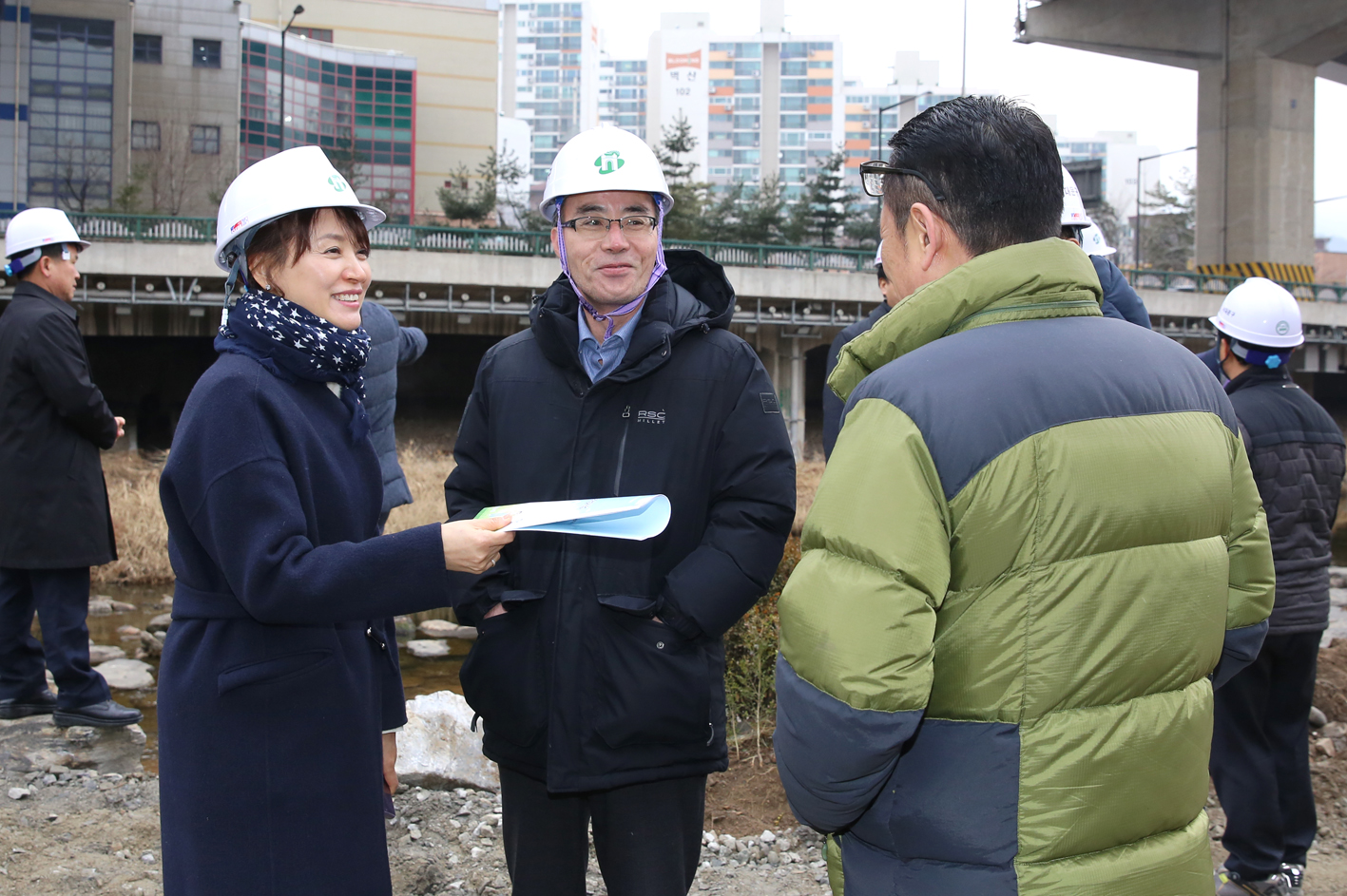 제249회 제2차 임시회 재정건설위원회-단절된 홍제천 구간 산책로 현장방문 22