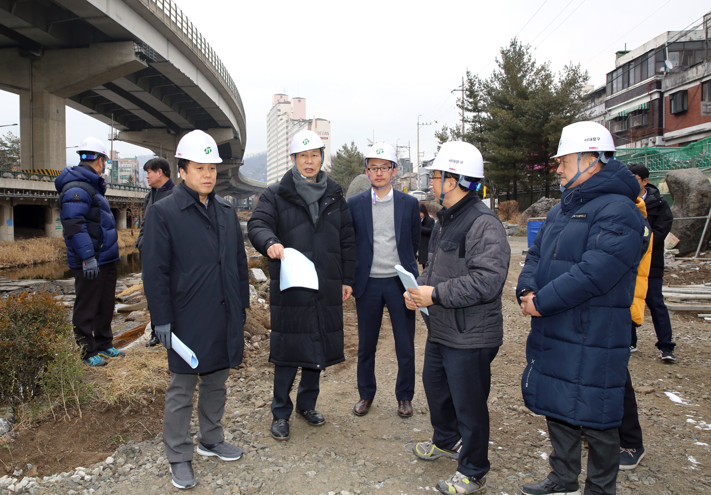 제249회 제2차 임시회 재정건설위원회-단절된 홍제천 구간 산책로 현장방문 25