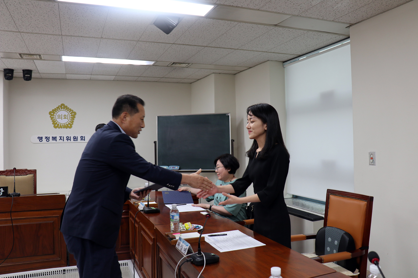 공무국외출장심사위원회 위원 위촉식 7