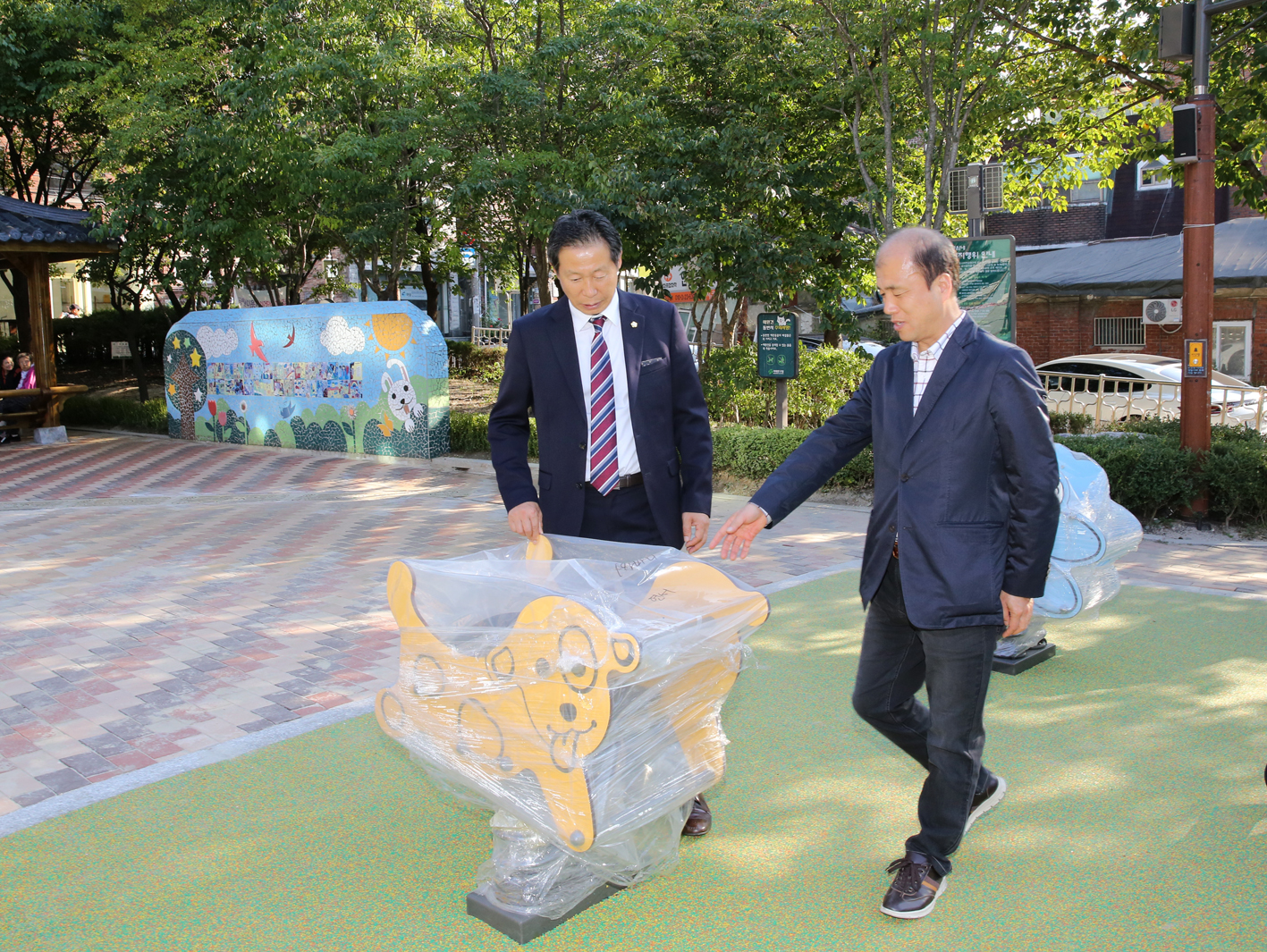 제255회 임시회 재정건설위원회 현장방문(연희동 내 어린이놀이터 및 공무관 직원과의 간담회) 5
