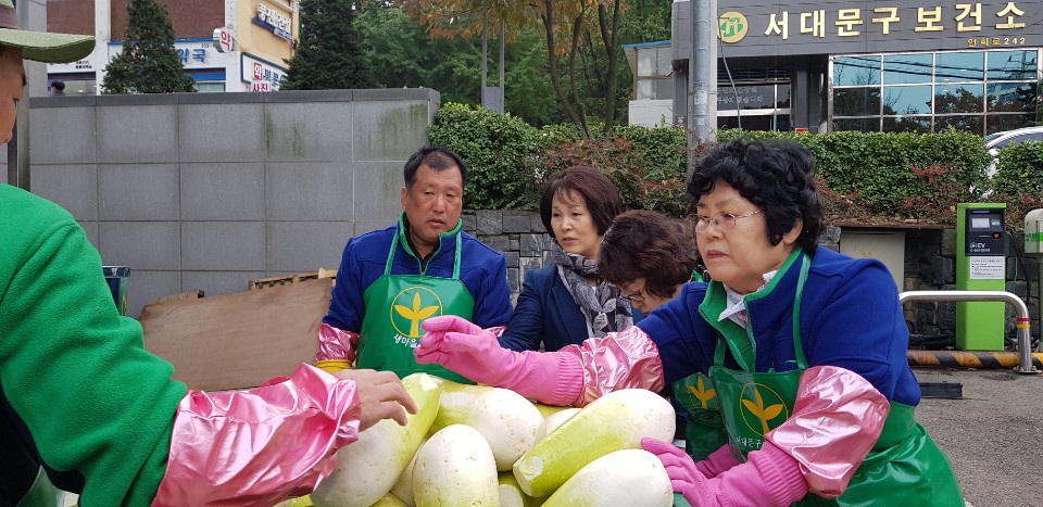 새마을부녀회 사랑의 김장 나누기(박경희 의원 자료제공) 3