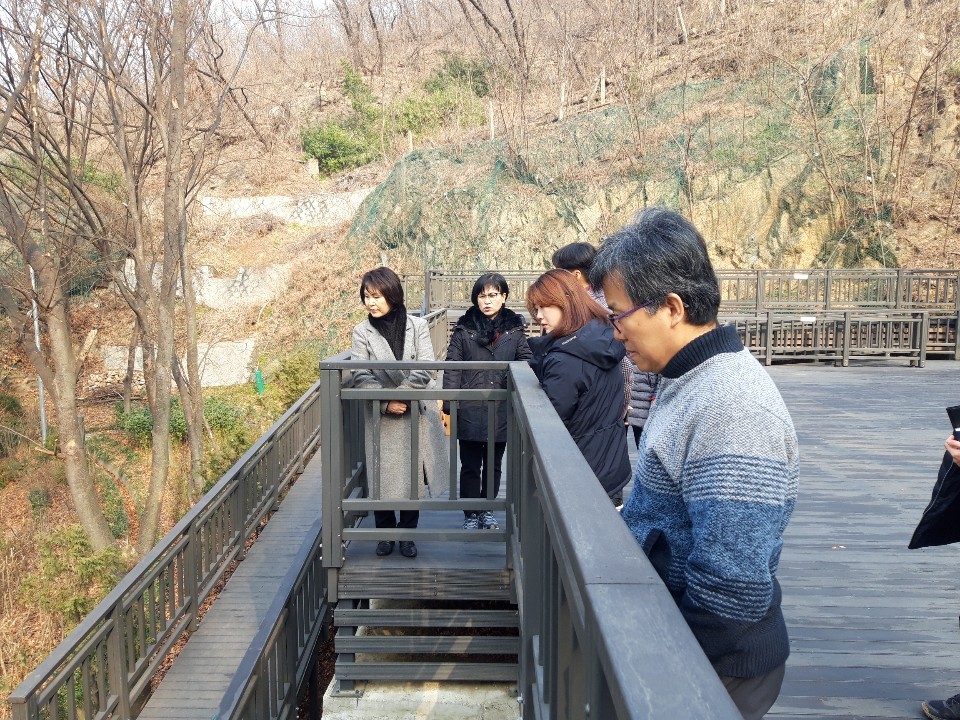 홍제2동 인왕골마당 재정비 현장방문(박경희 의원 사진제공) 3