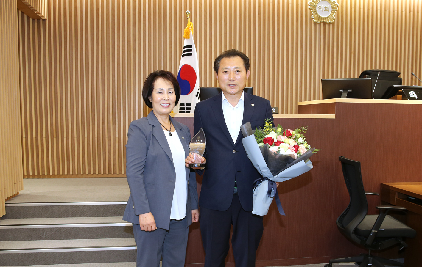 제8대 전반기 의장단 감사패 전달식 3