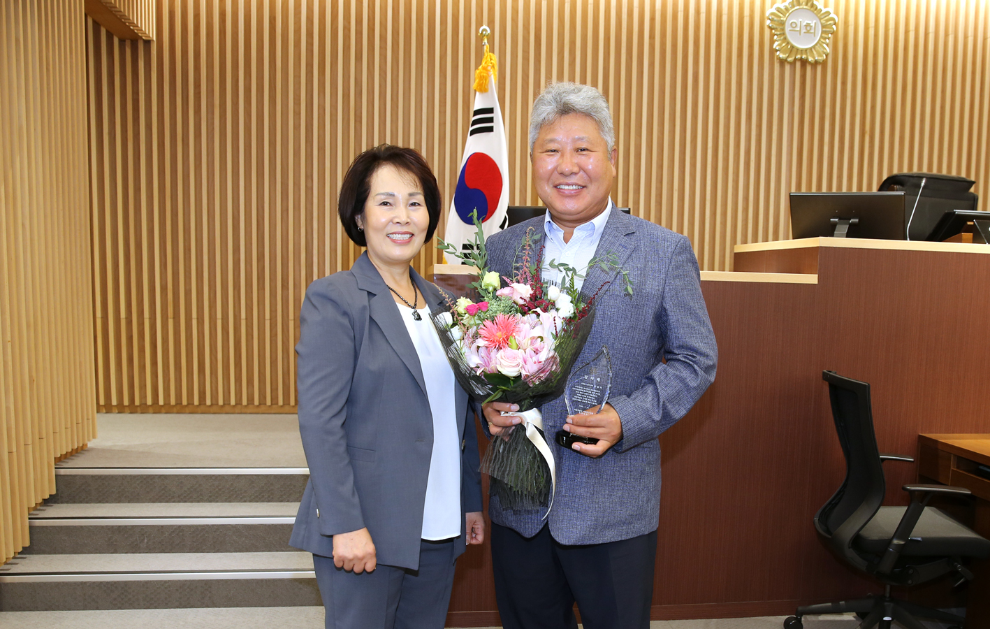 제8대 전반기 의장단 감사패 전달식 4