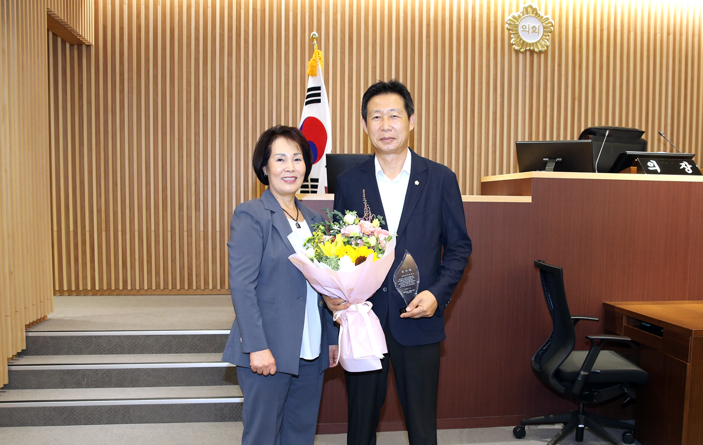 제8대 전반기 의장단 감사패 전달식 6