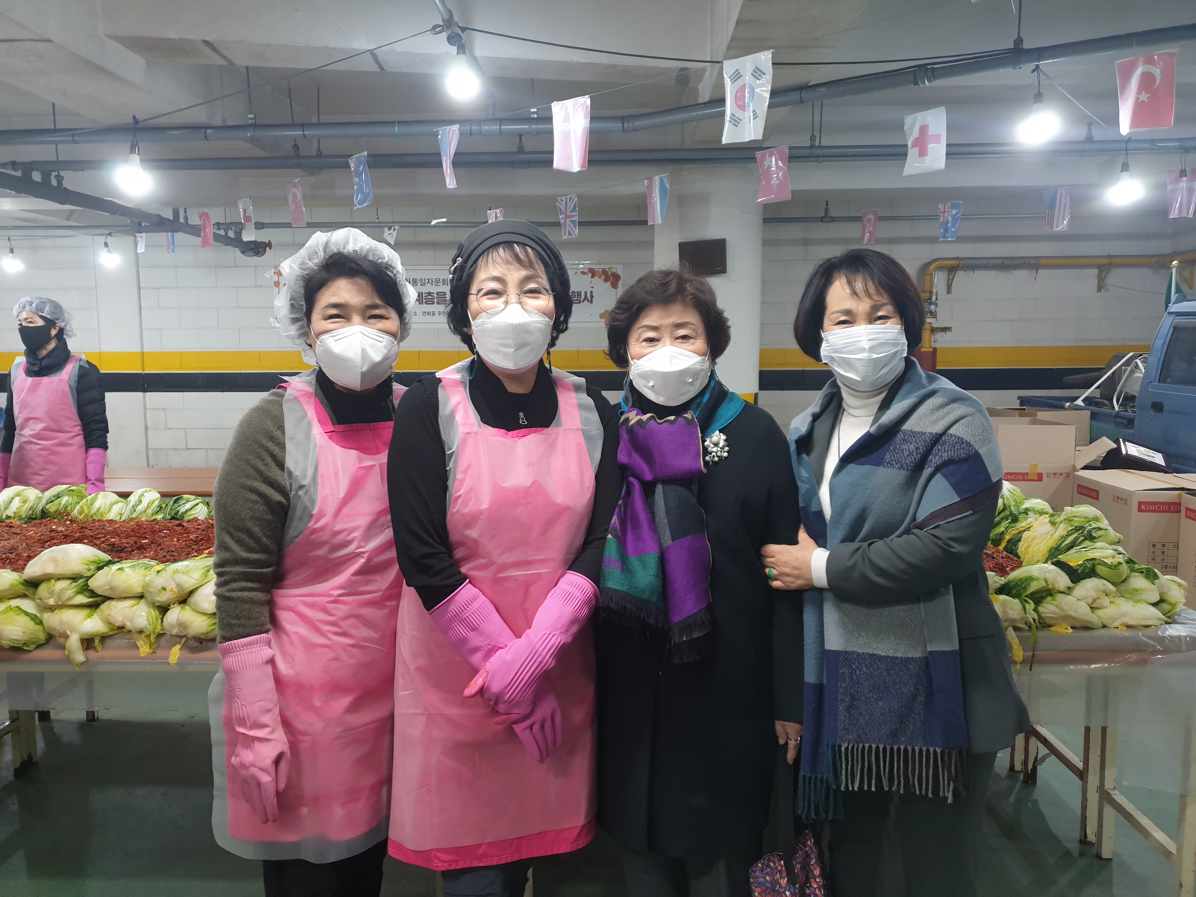 북한이탈주민과 소외계층을 위한 사랑의 김장 나눔행사(박경희의장 사진자료제공) 1