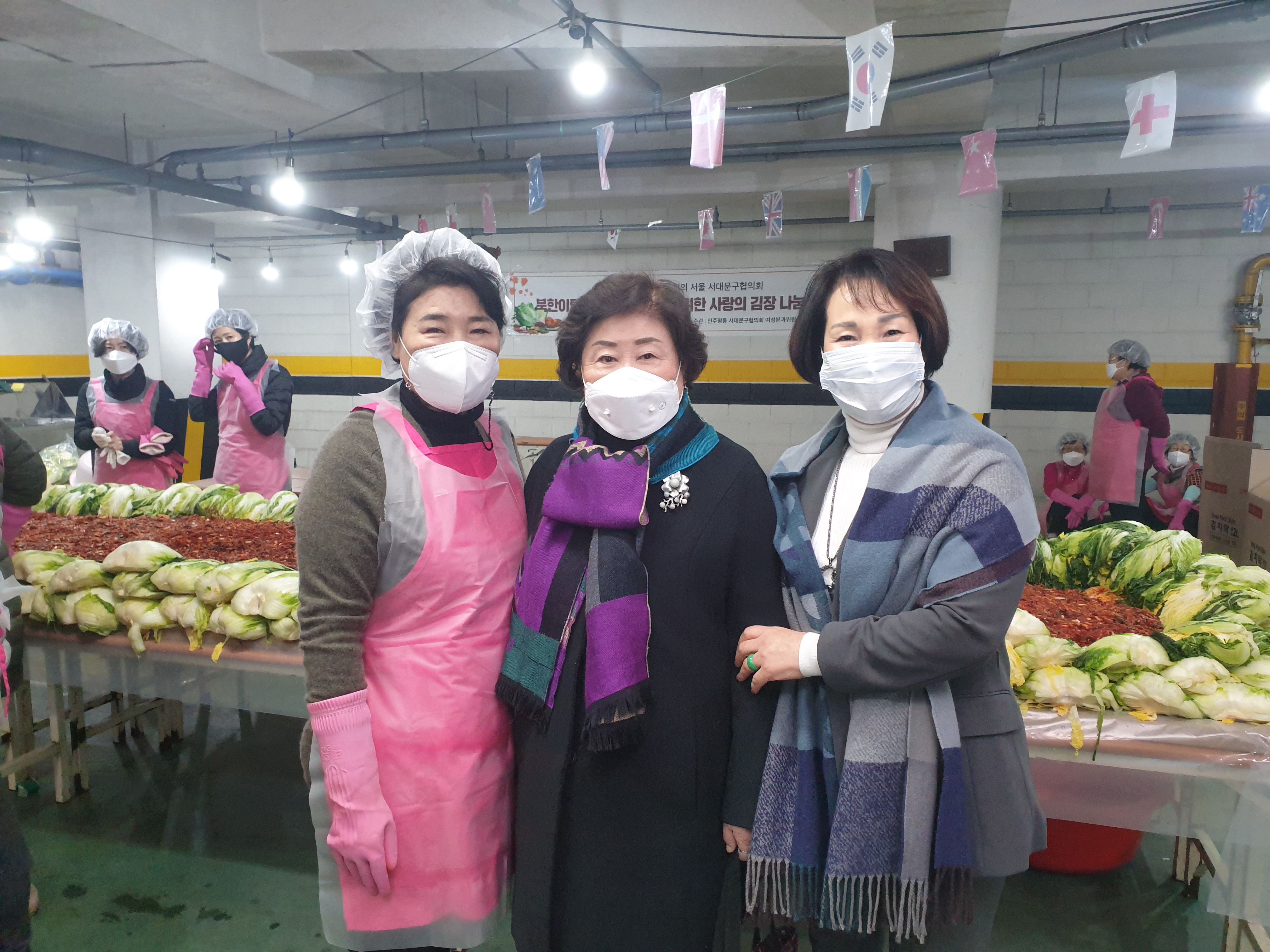북한이탈주민과 소외계층을 위한 사랑의 김장 나눔행사(박경희의장 사진자료제공) 3