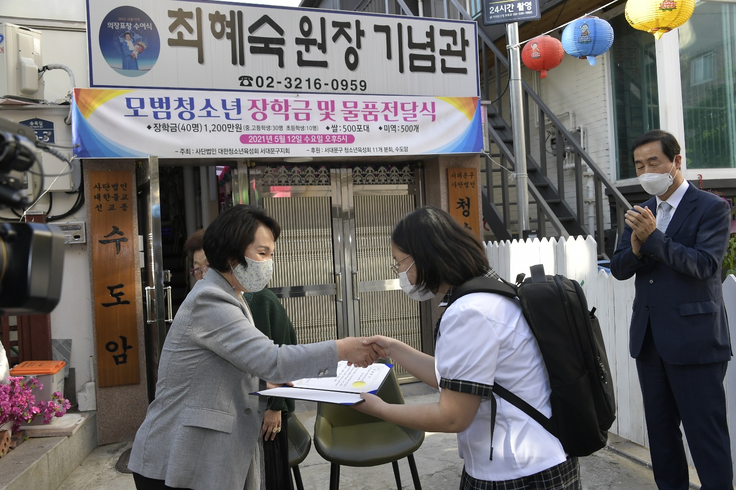 모범청소년 장학금 및 물품전달식(박경희의장 사진제공) 1