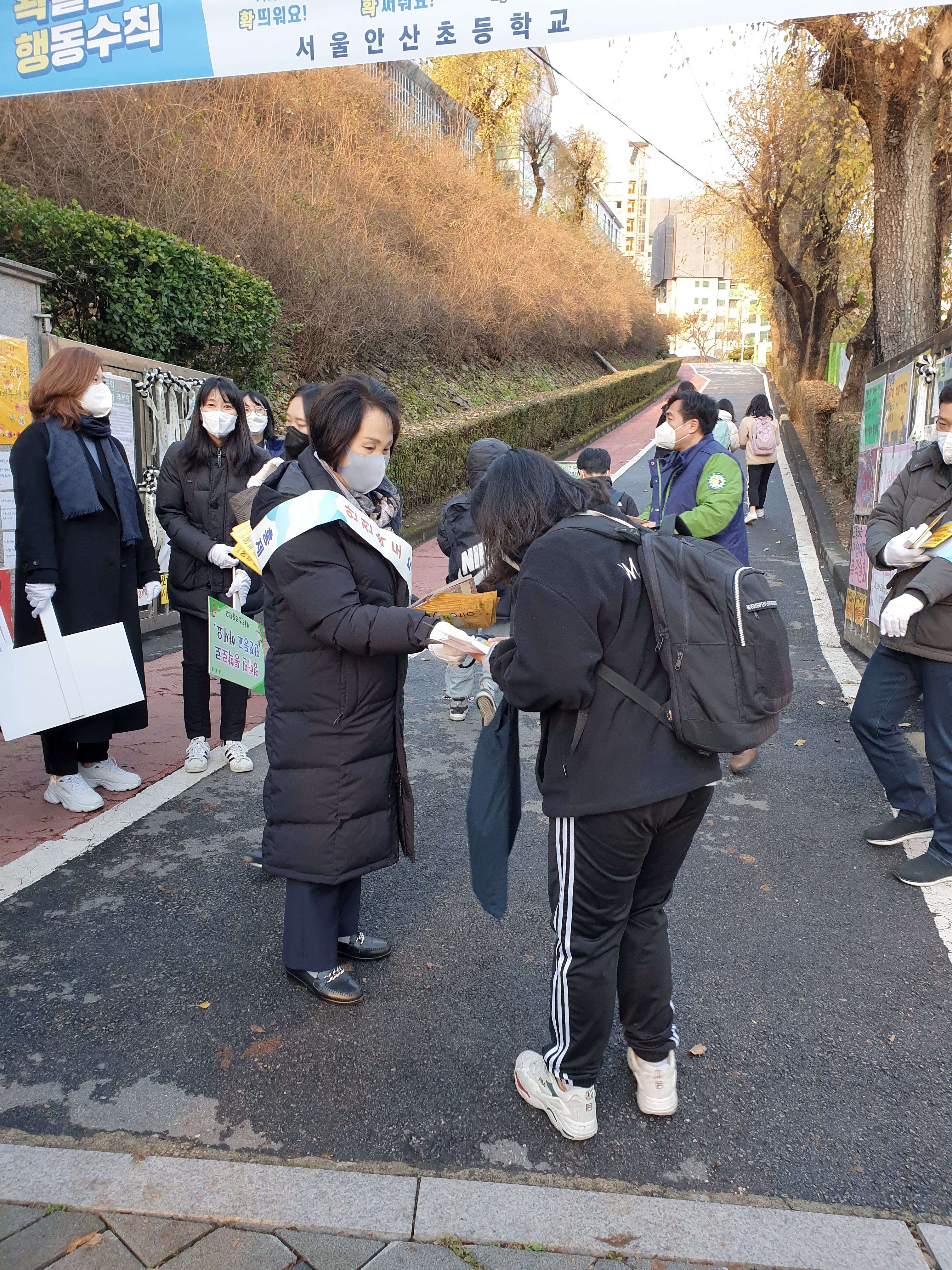 어린이보호구역 내 주정차 전면금지 캠페인(박경희의장 사진제공) 4