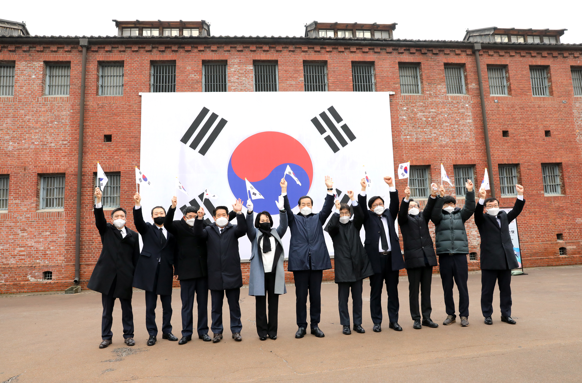 3.1절 순국선열 헌화 및 분향 12