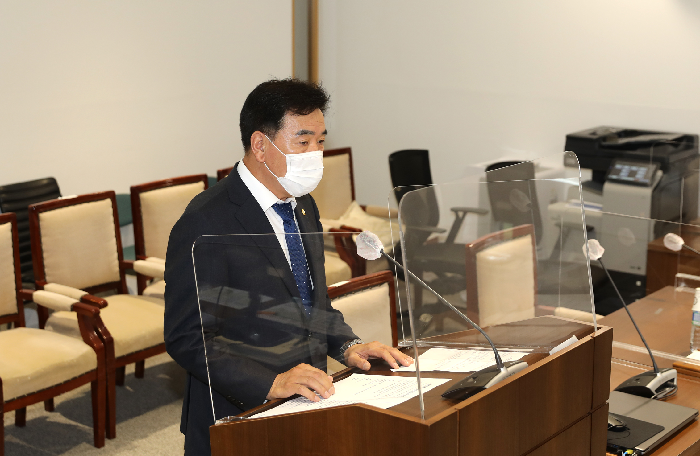 의원연구단체 심의위원회 신규위원 위촉식 3