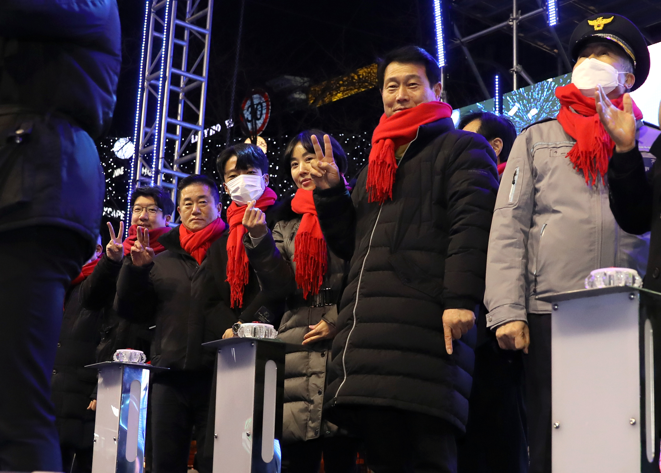 2023 happy new year 신난다 신년은 신촌에서 8