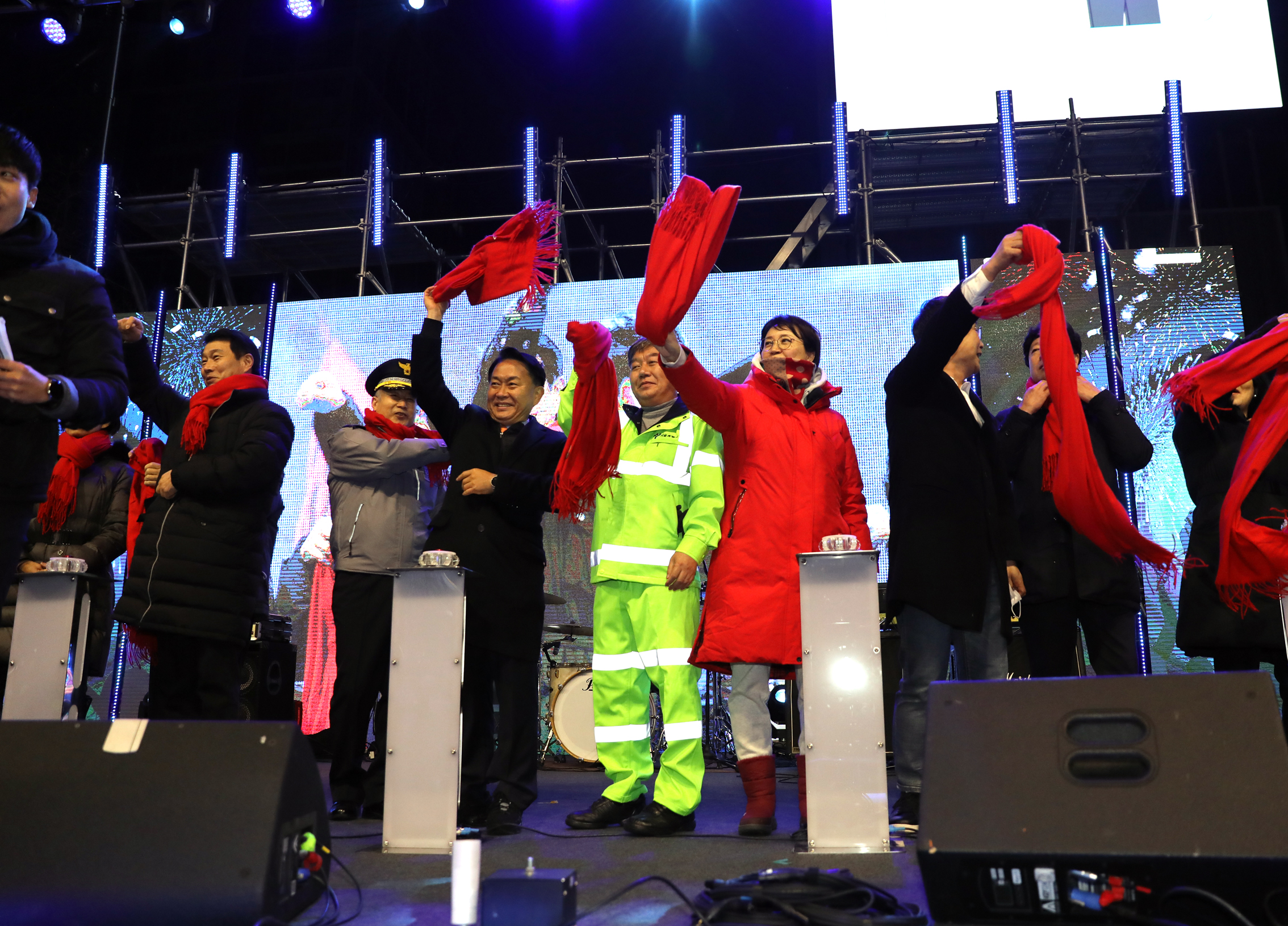 2023 happy new year 신난다 신년은 신촌에서 10