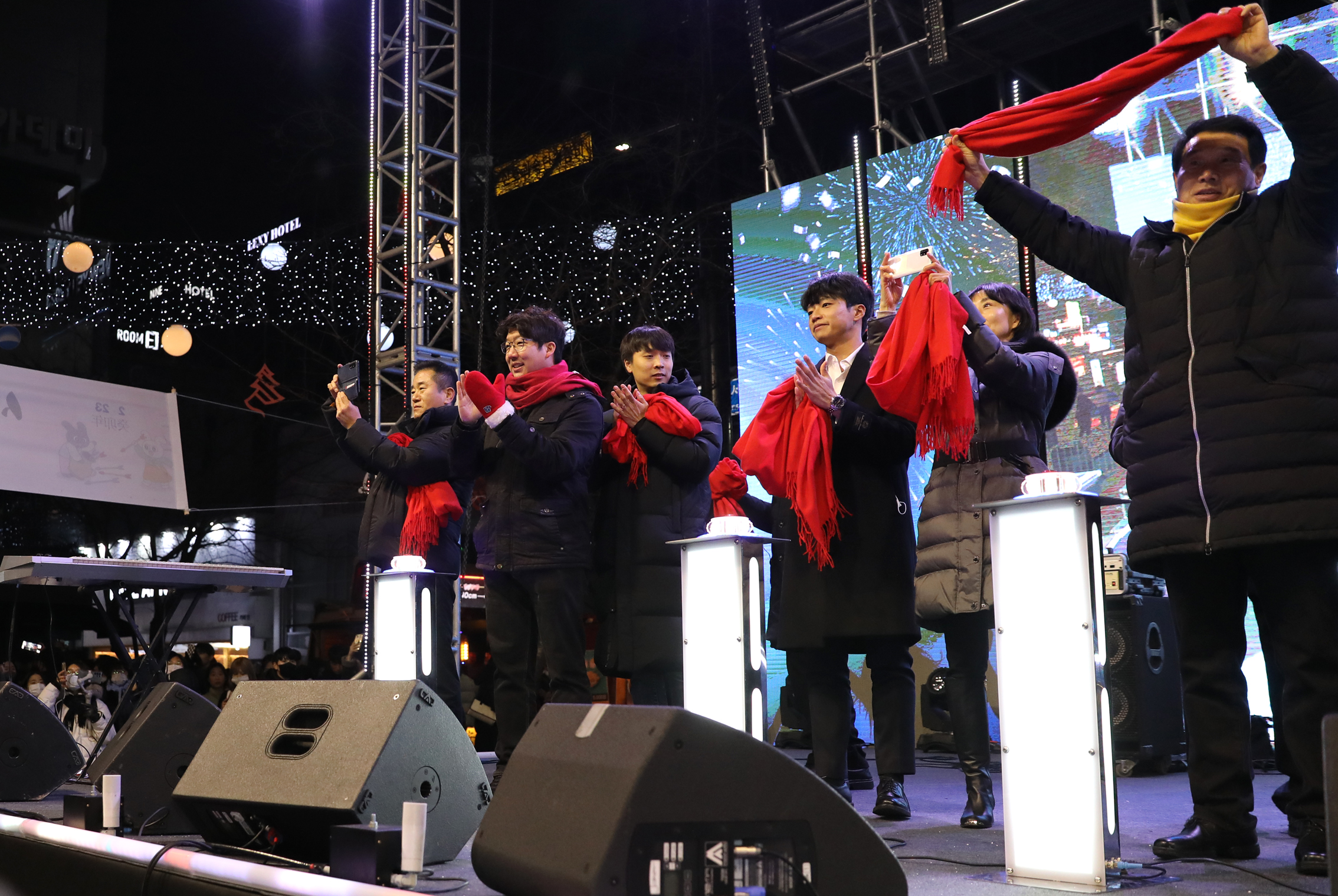 2023 happy new year 신난다 신년은 신촌에서 16