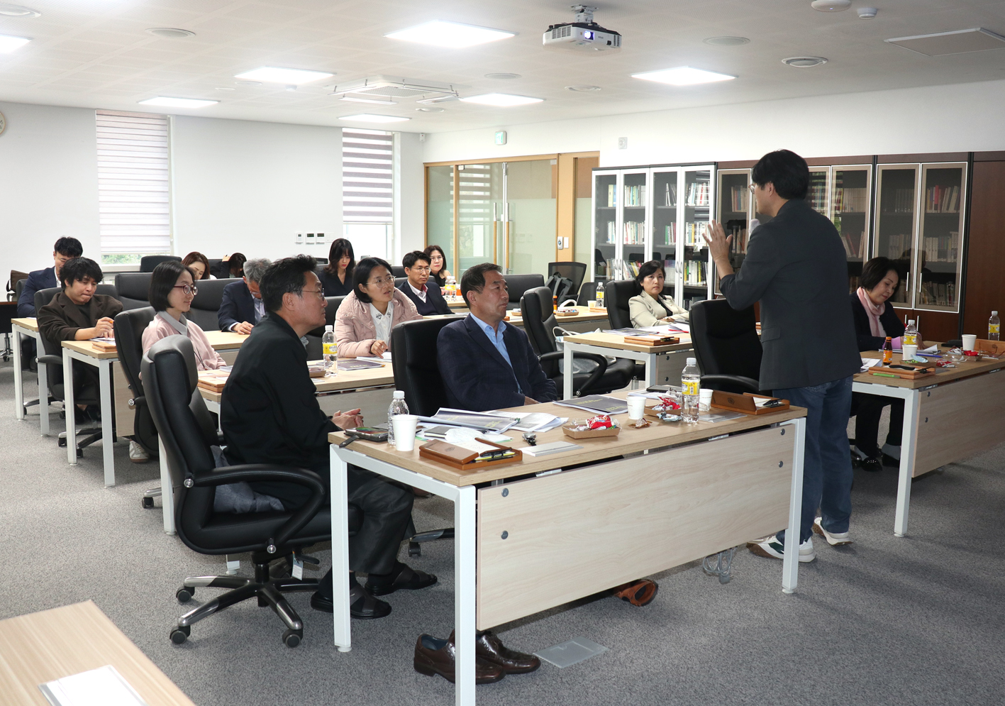 사회적 고립의 시대에 정치가 할 일 2