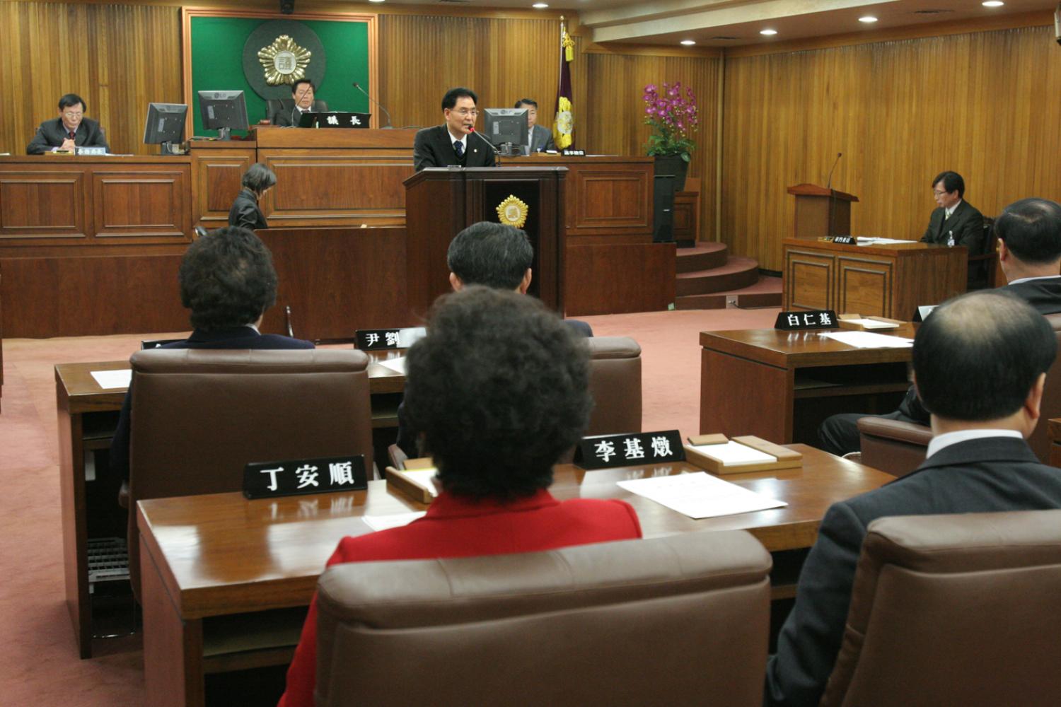 175회 구정질문(국장) - 친환경무상급식을 추진함에 있어 관계공무원의 일관성 없는 설명, 북아현뉴타운사업의 구역별 세부적인 진행상황과 향후대책