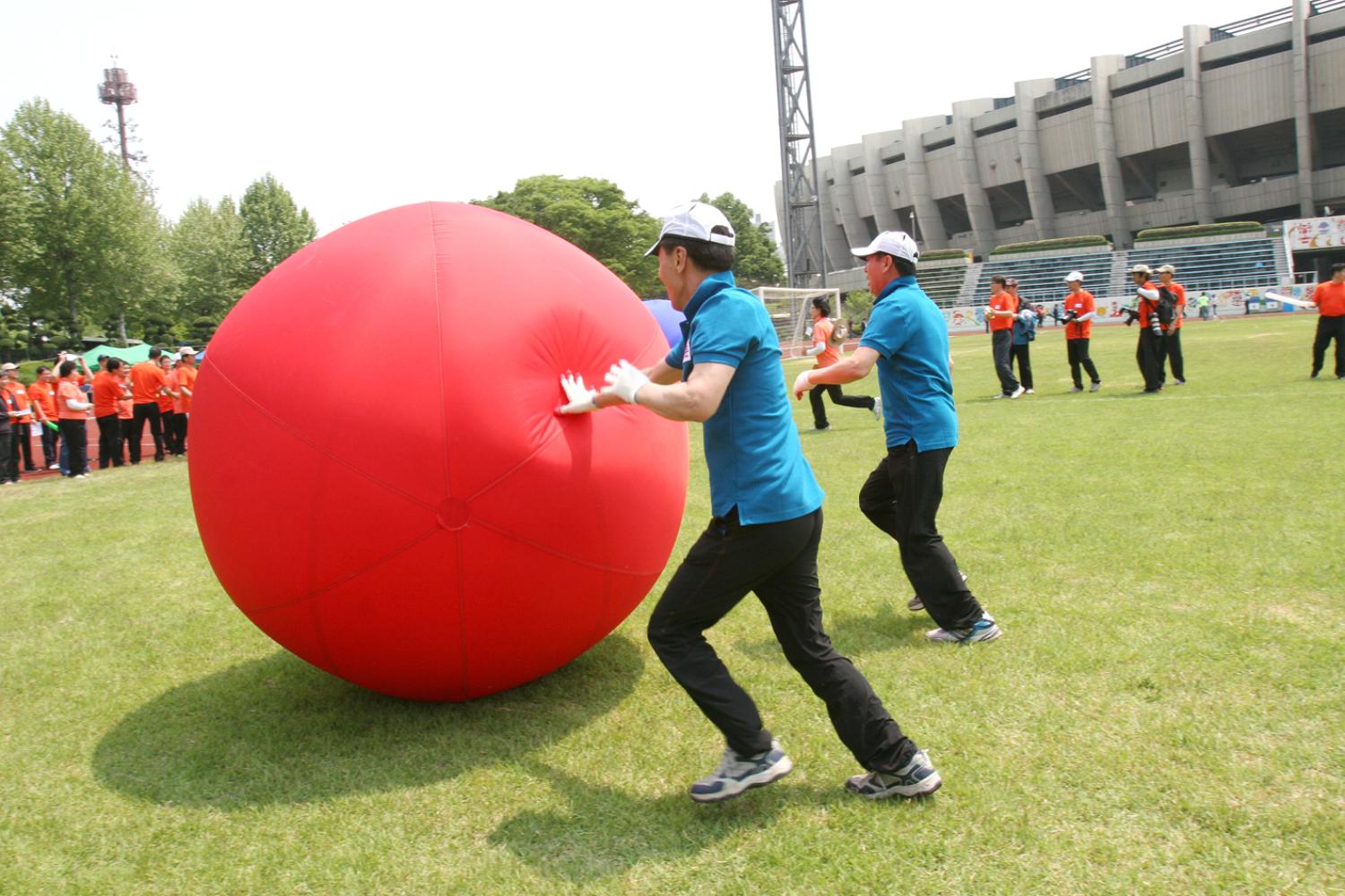 2012년 한마음 체육대회 - 공 굴리기 대회