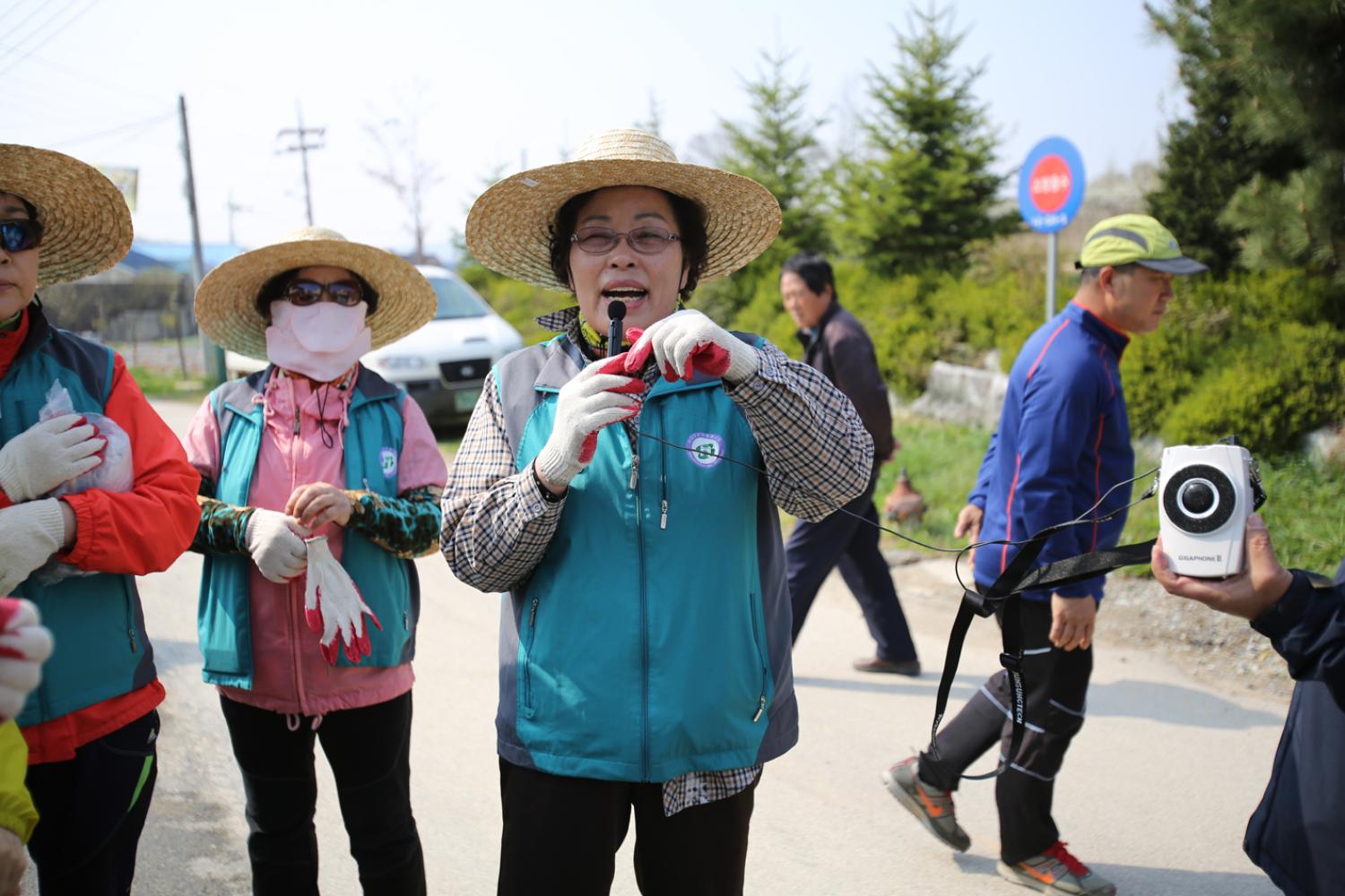 농촌 일손돕기 봉사활동 - 배꽃화접(아산시 둔포면 기쁨두배마을)