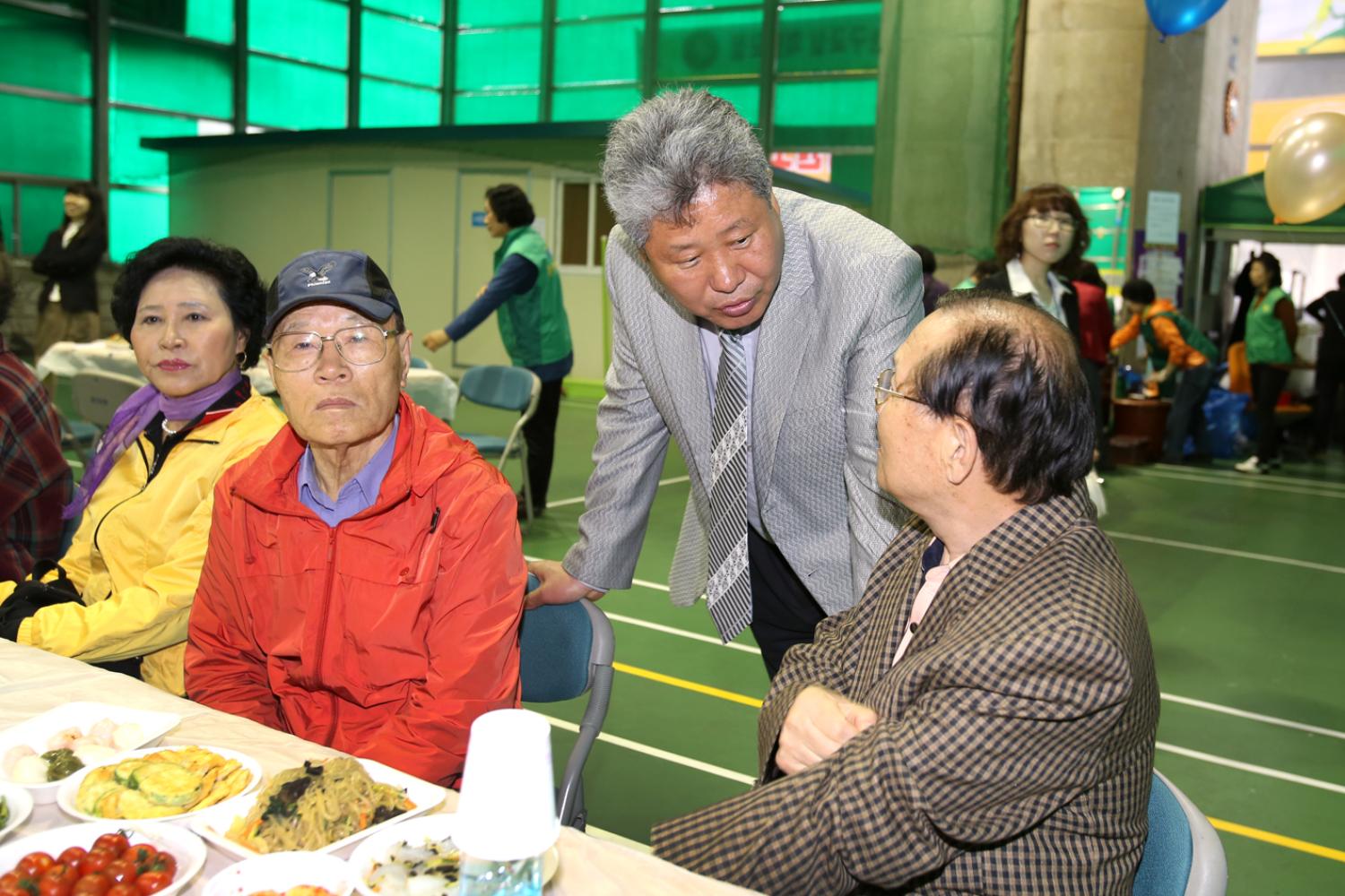 홍제3동 경로잔치 행사(홍제 배드민턴장)