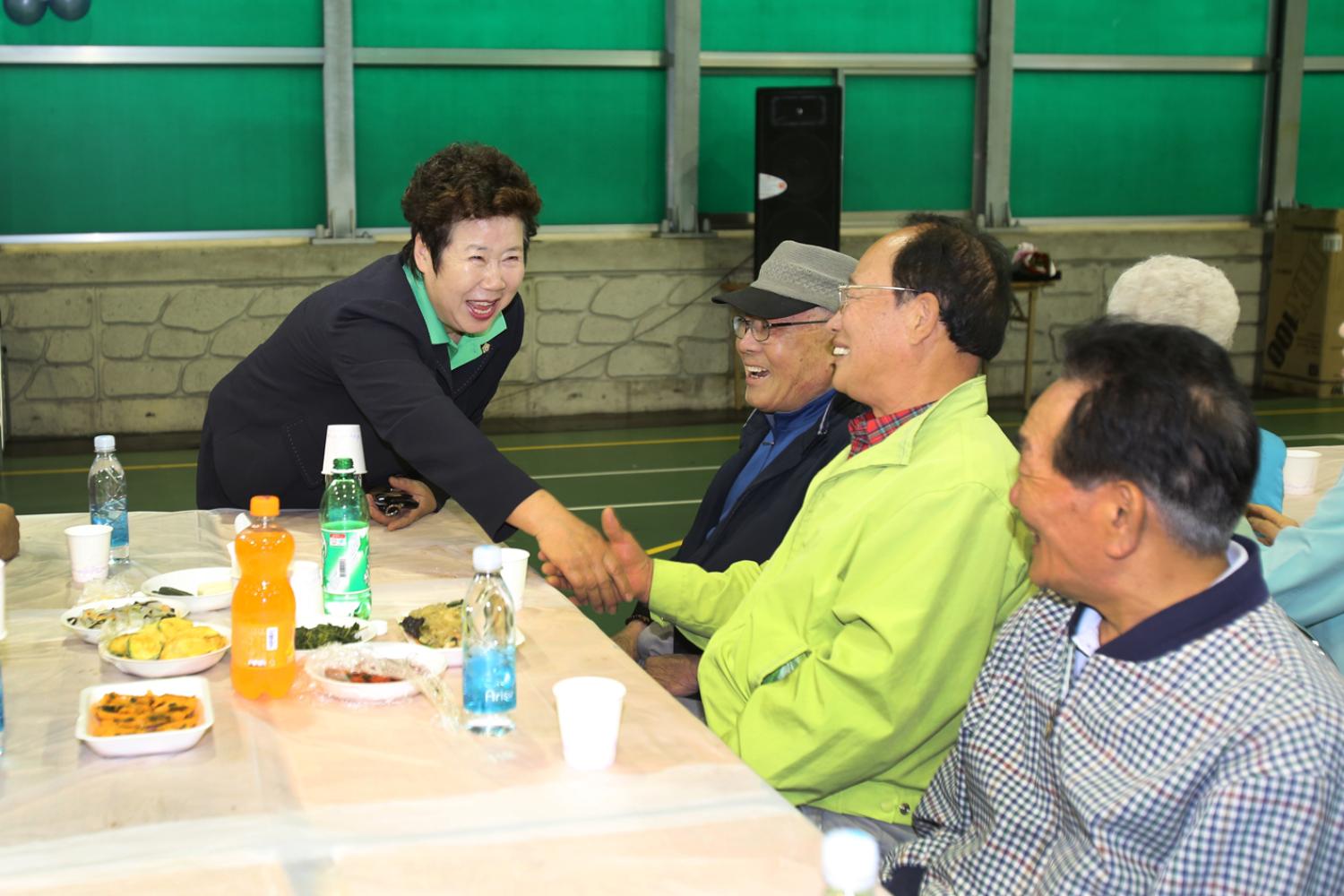 홍제3동 경로잔치 행사(홍제 배드민턴장)